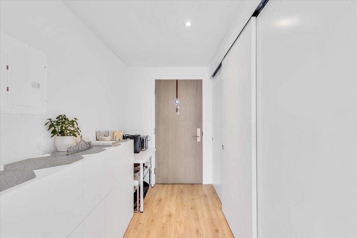 161 Roehampton Avenue 3301