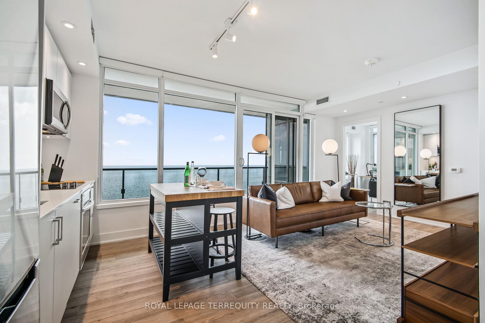 3 Bedrooms Condo at 1926 Lake Shore, Toronto For sale