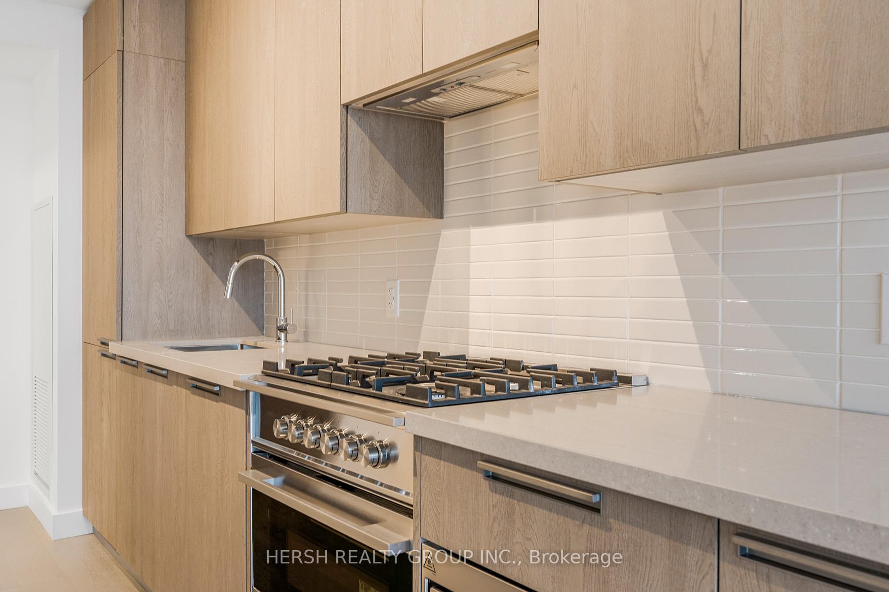2 Bedrooms Condo at 160 Kingsway,  Toronto For sale
