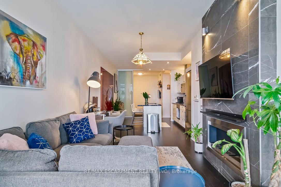 2 Bedrooms Condo at 88 Park Lawn,  Toronto For sale