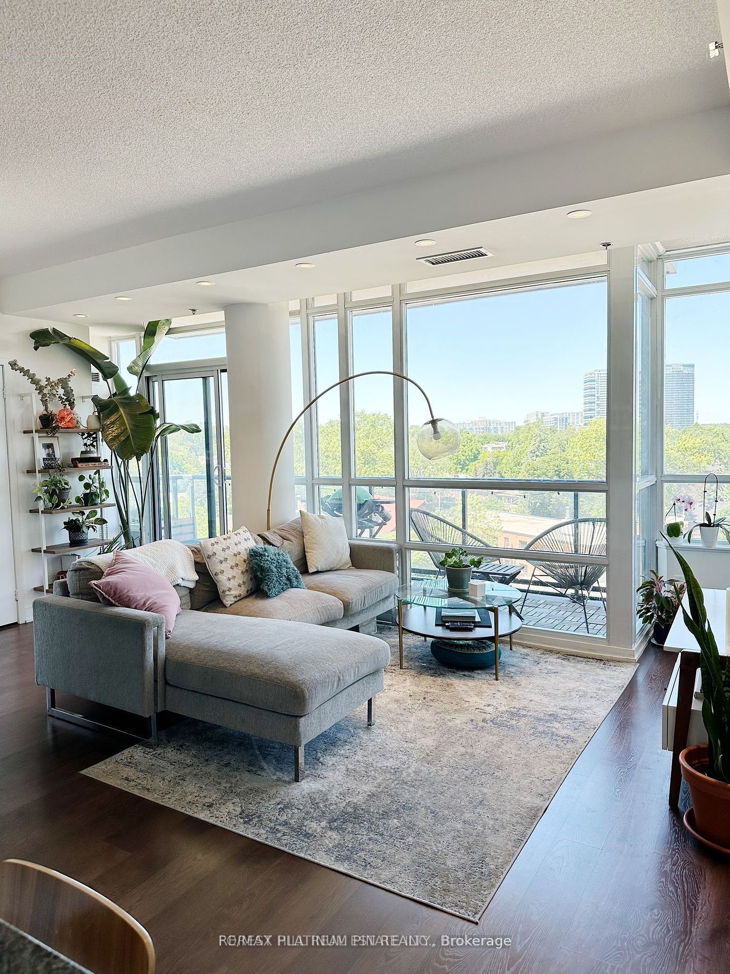 11 Superior Avenue, #812