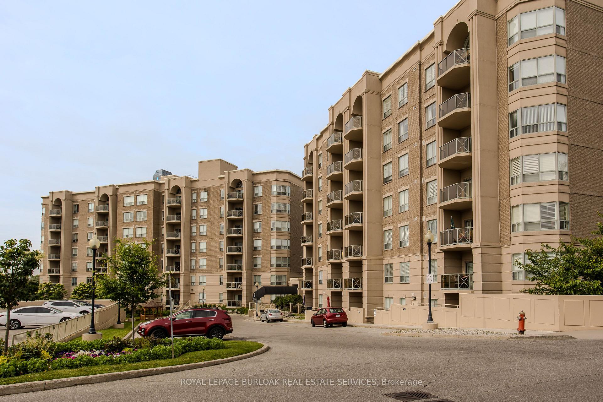 2 Bedrooms Condo at 2085 Amherst Heights, Burlington For sale