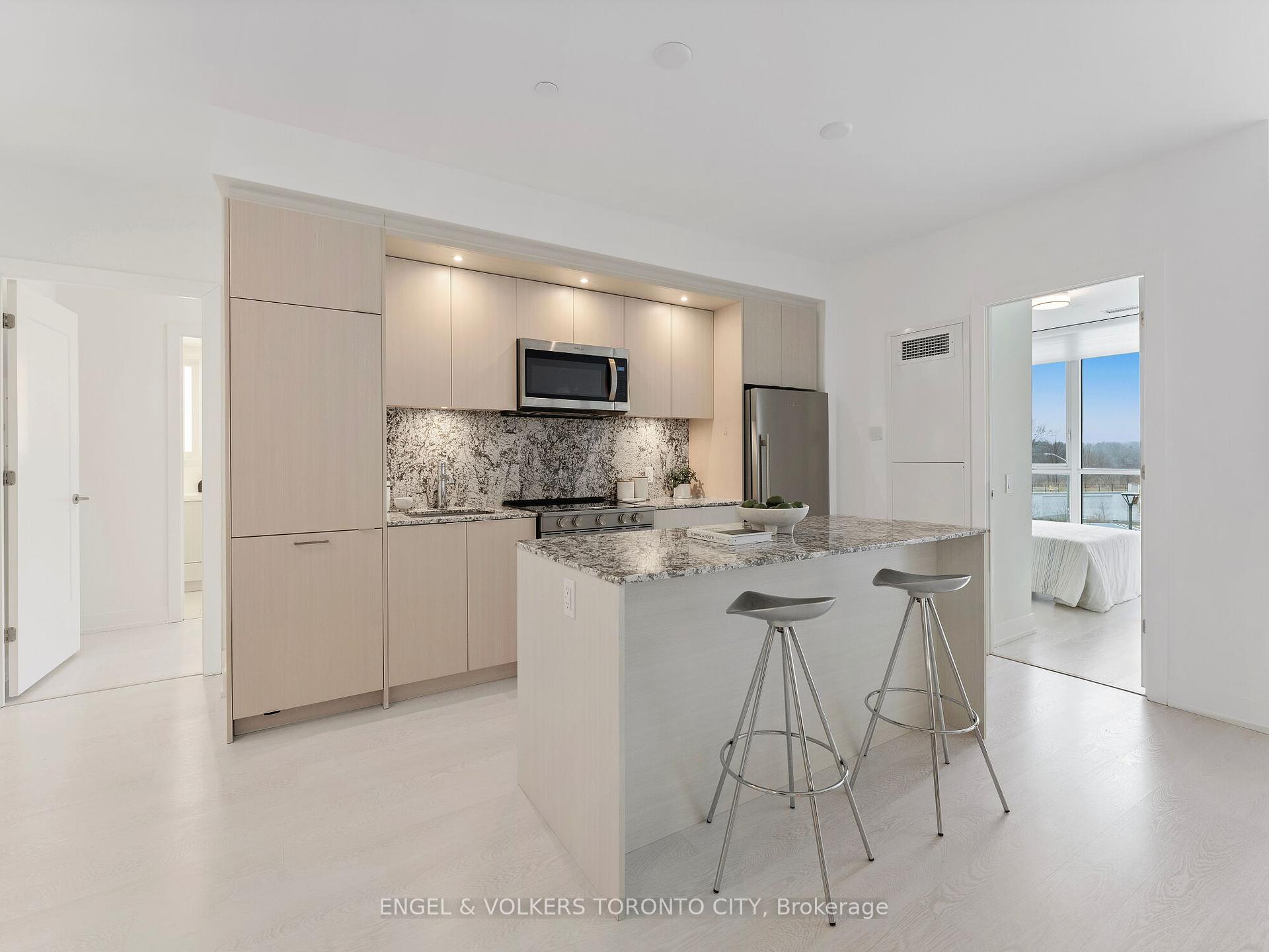 4 Bedrooms Condo at 30 Inn On The Park, Toronto For sale