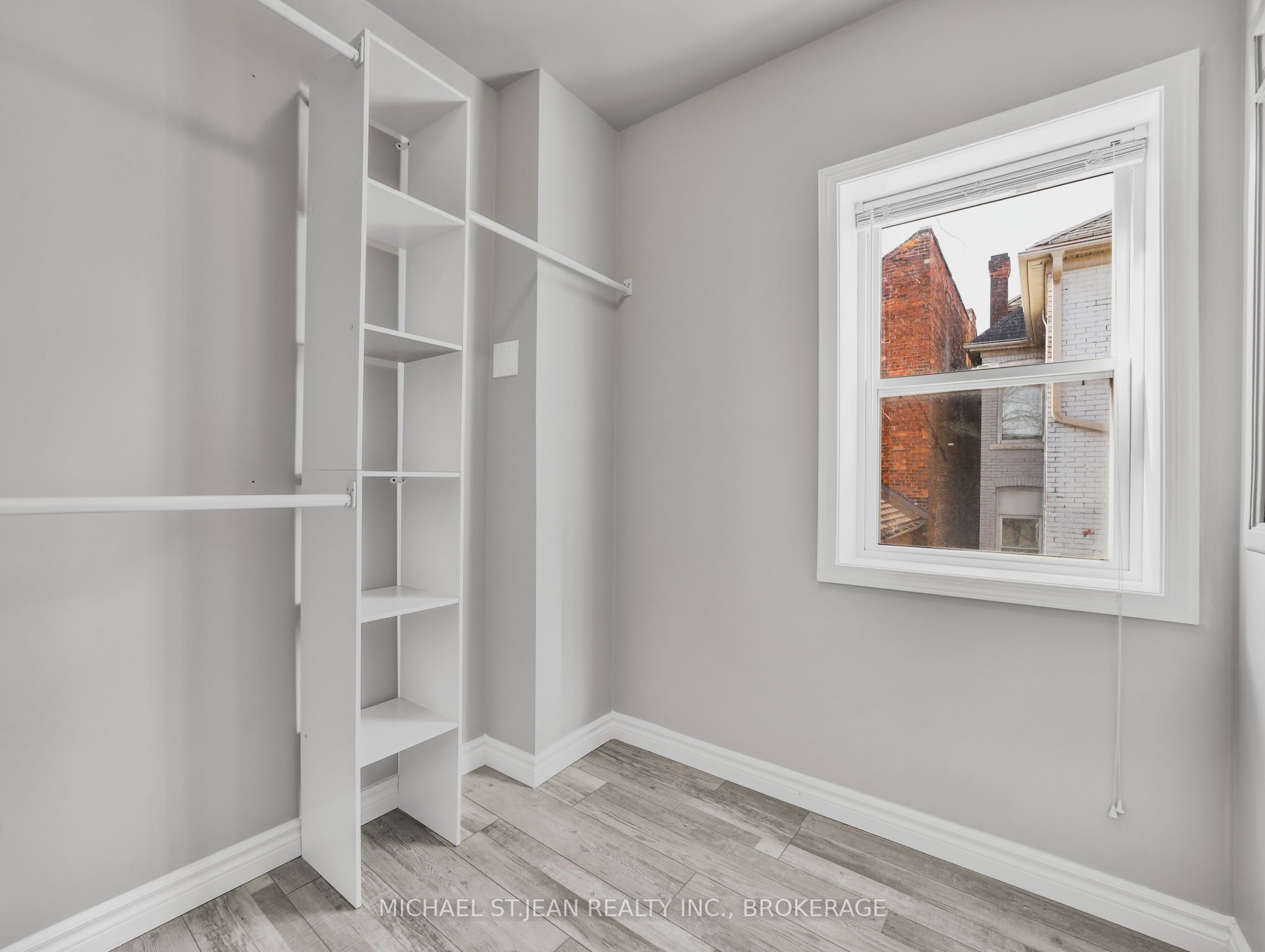 14 Victoria Avenue N