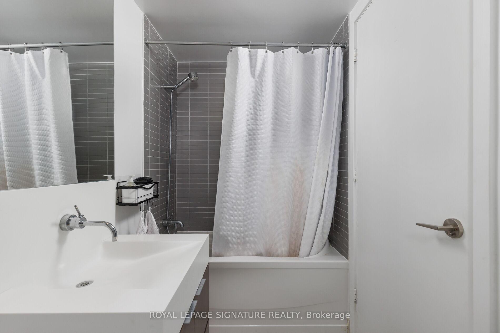 1 Bedroom Condo at 110 Charles, Toronto For sale