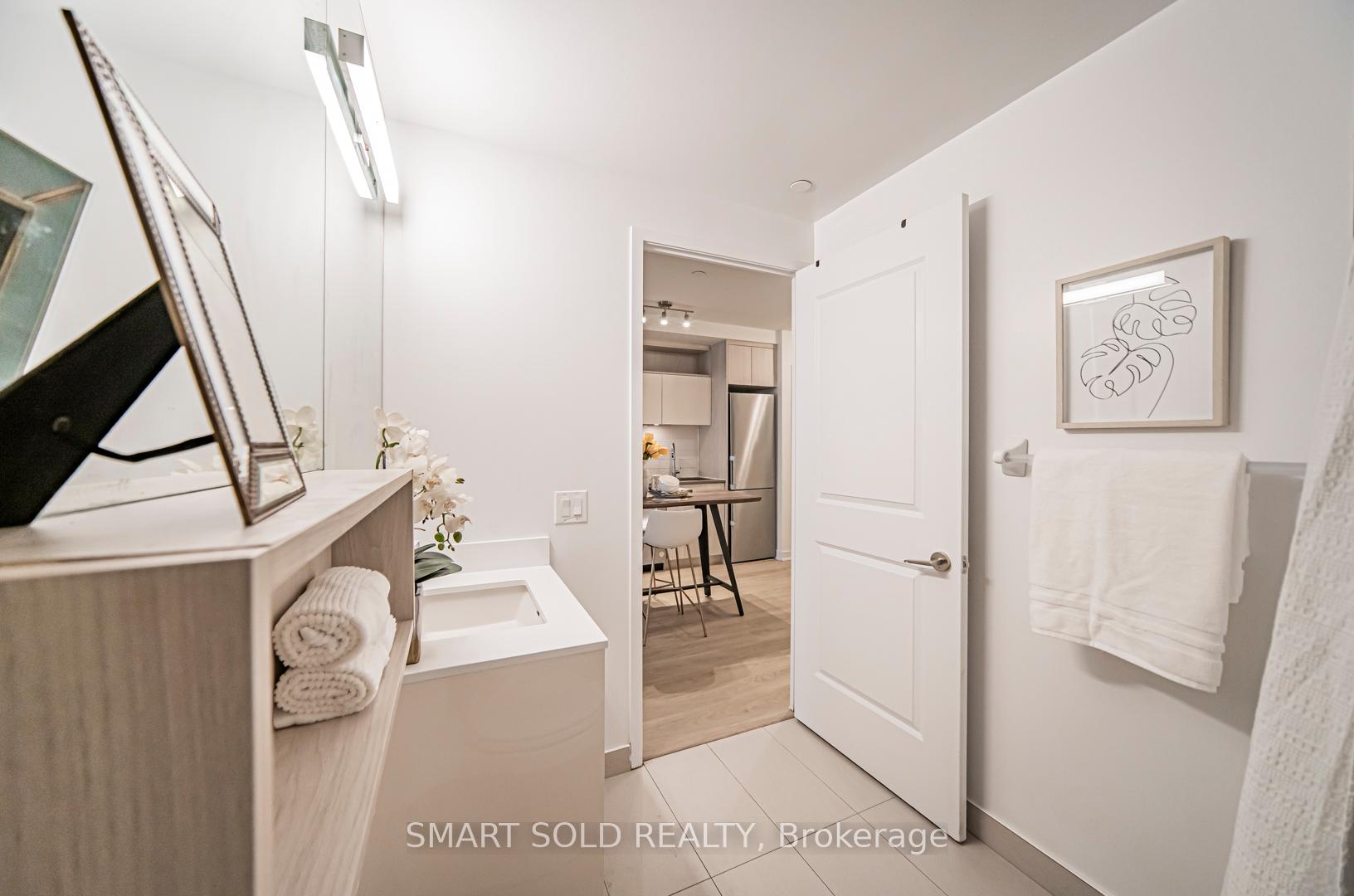 2 Bedrooms Condo at 100 Dalhousie, Toronto For sale