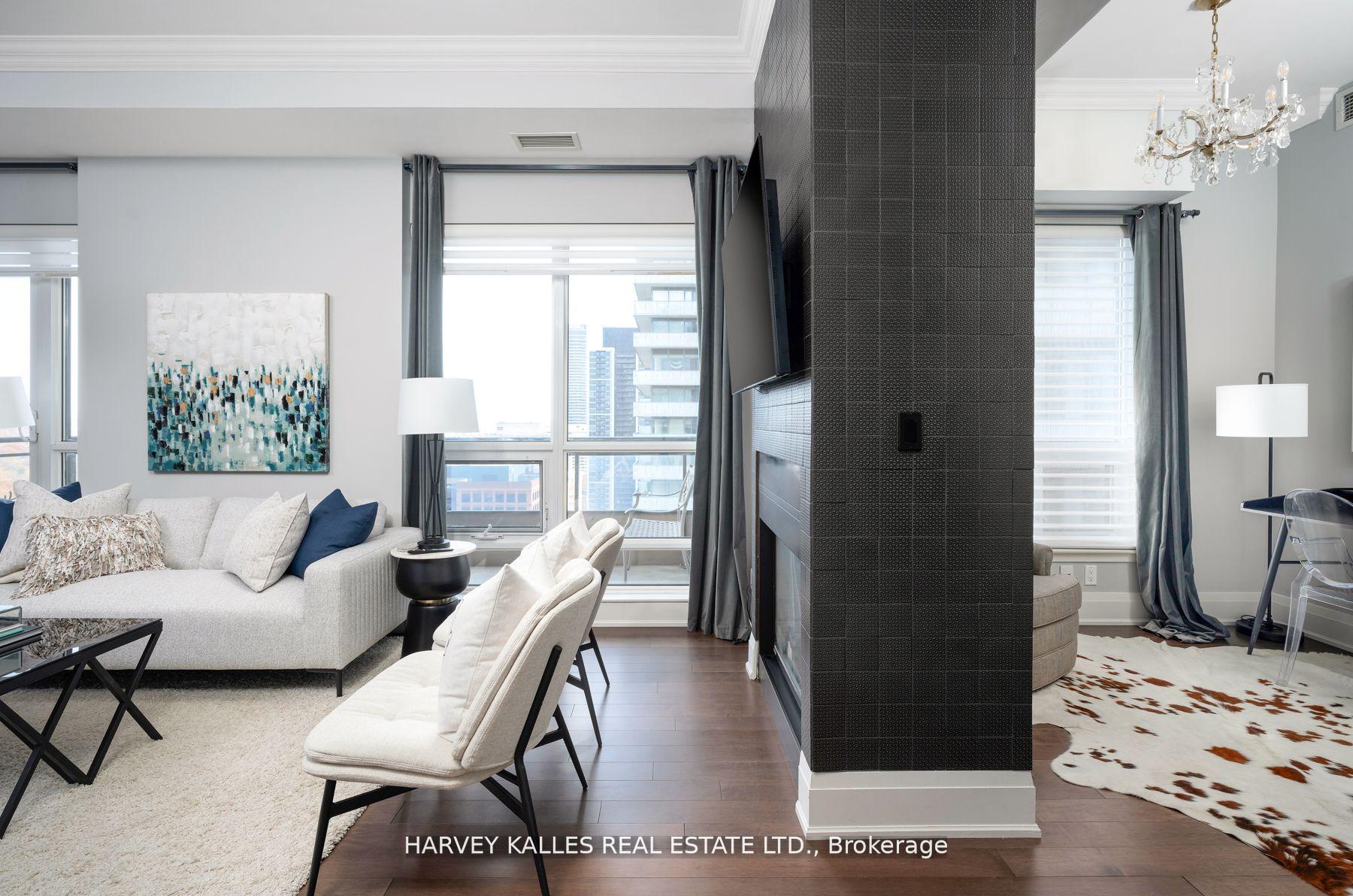 3 Bedrooms Condo at 35 Hayden, Toronto For sale