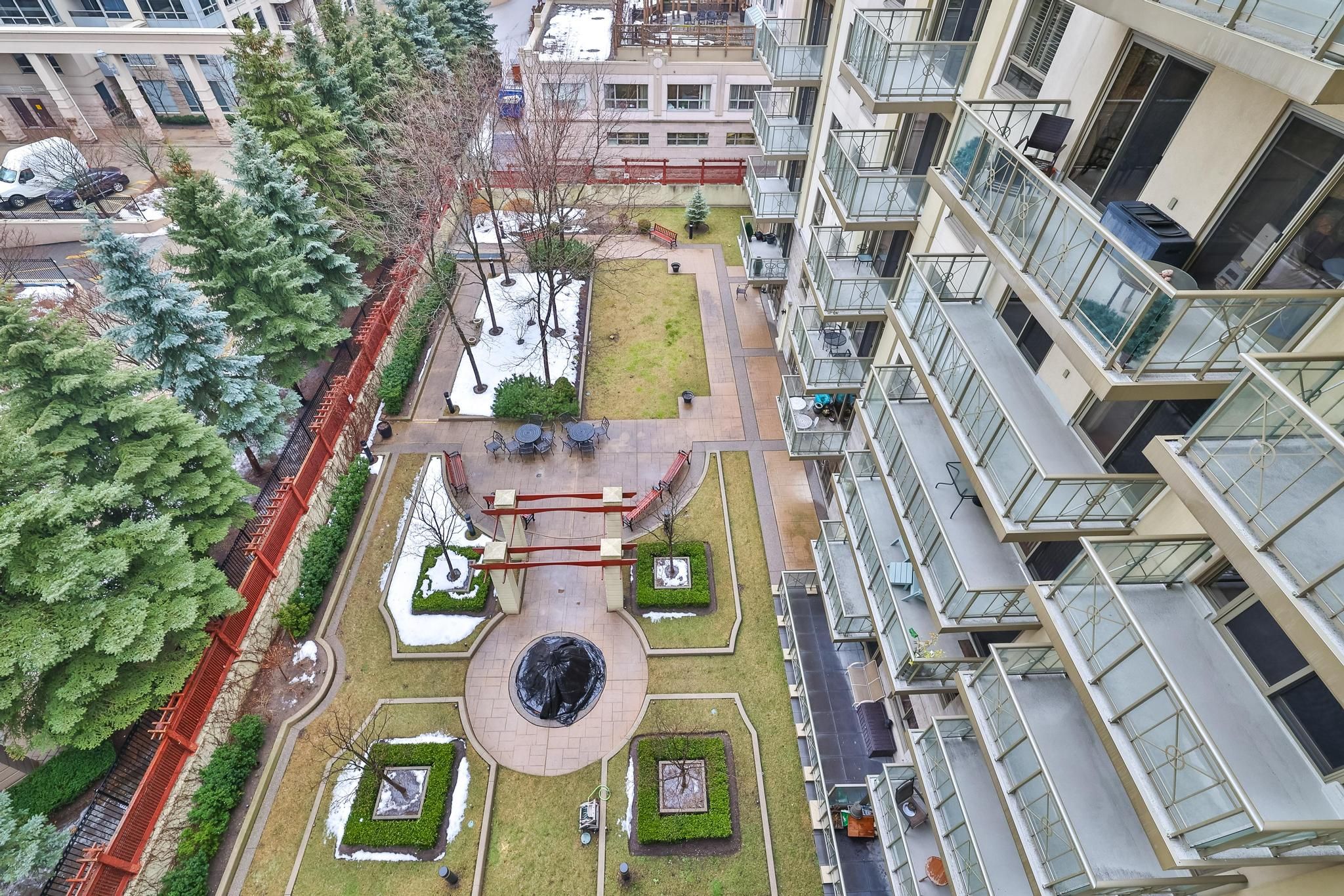12 Rean Drive 811