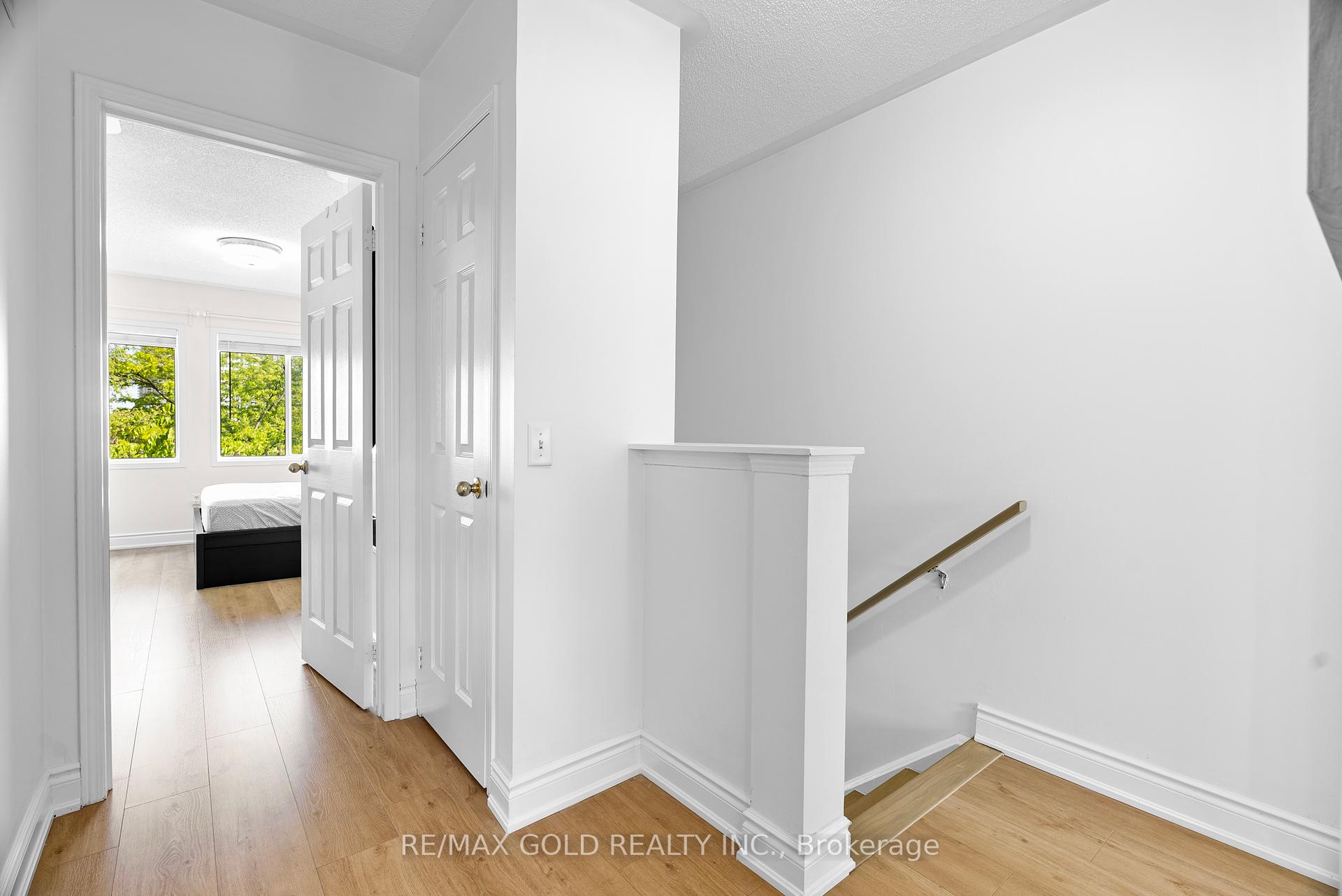3 Bedrooms Condo at 50 Strathaven, Mississauga For sale