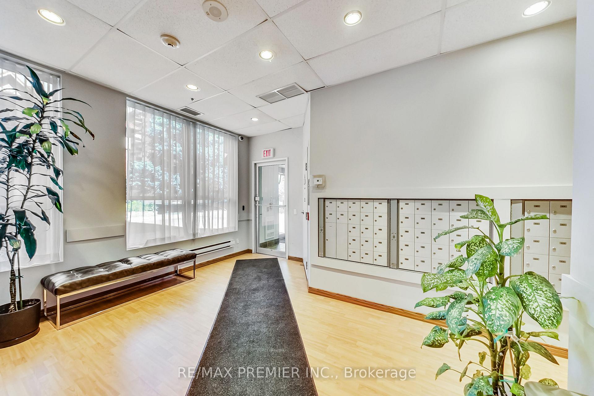3 Bedrooms Condo at 15 Maplewood, Toronto For sale