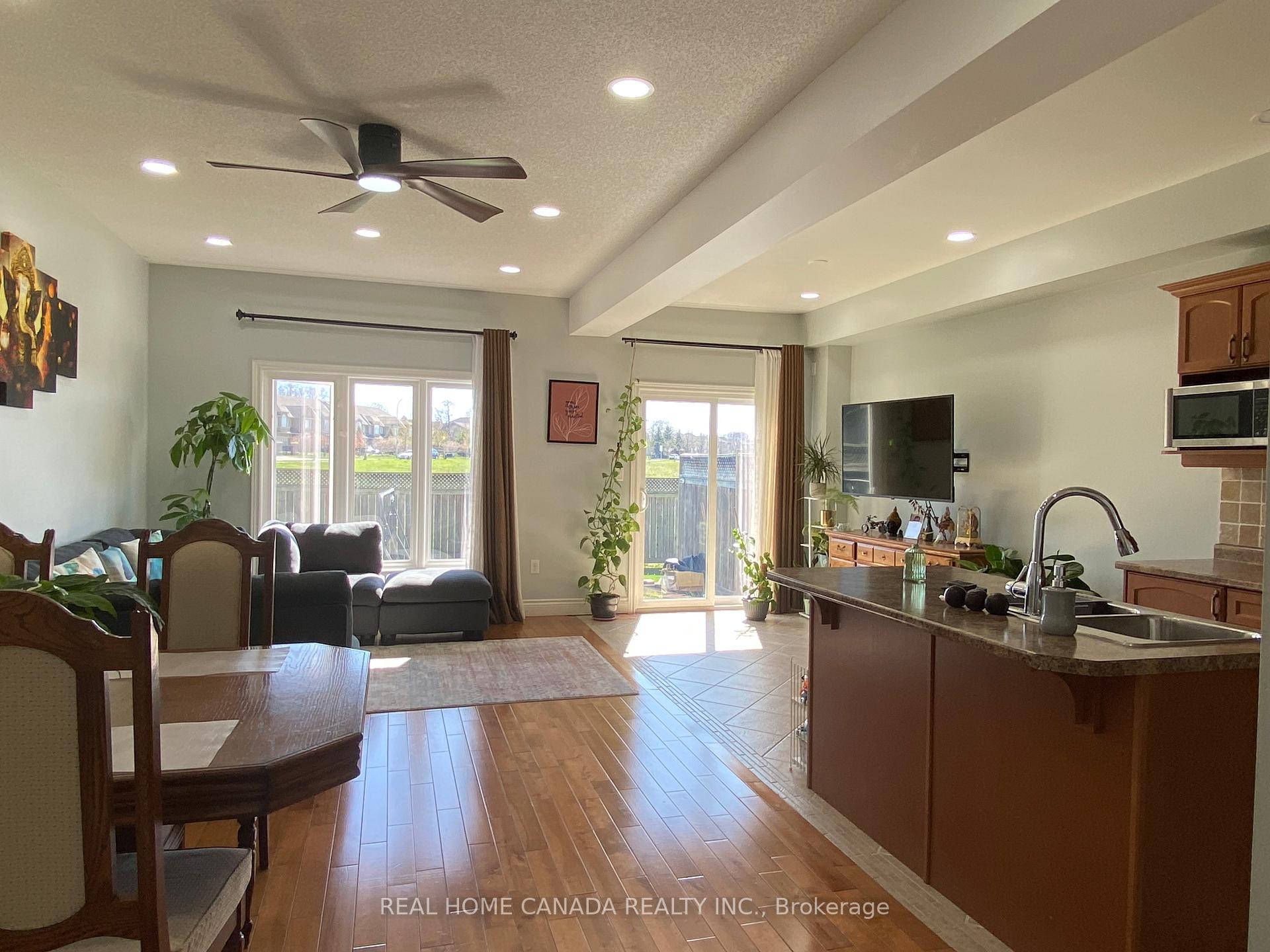 3 Bedrooms Condo at 370 Stonehenge,  Hamilton For sale