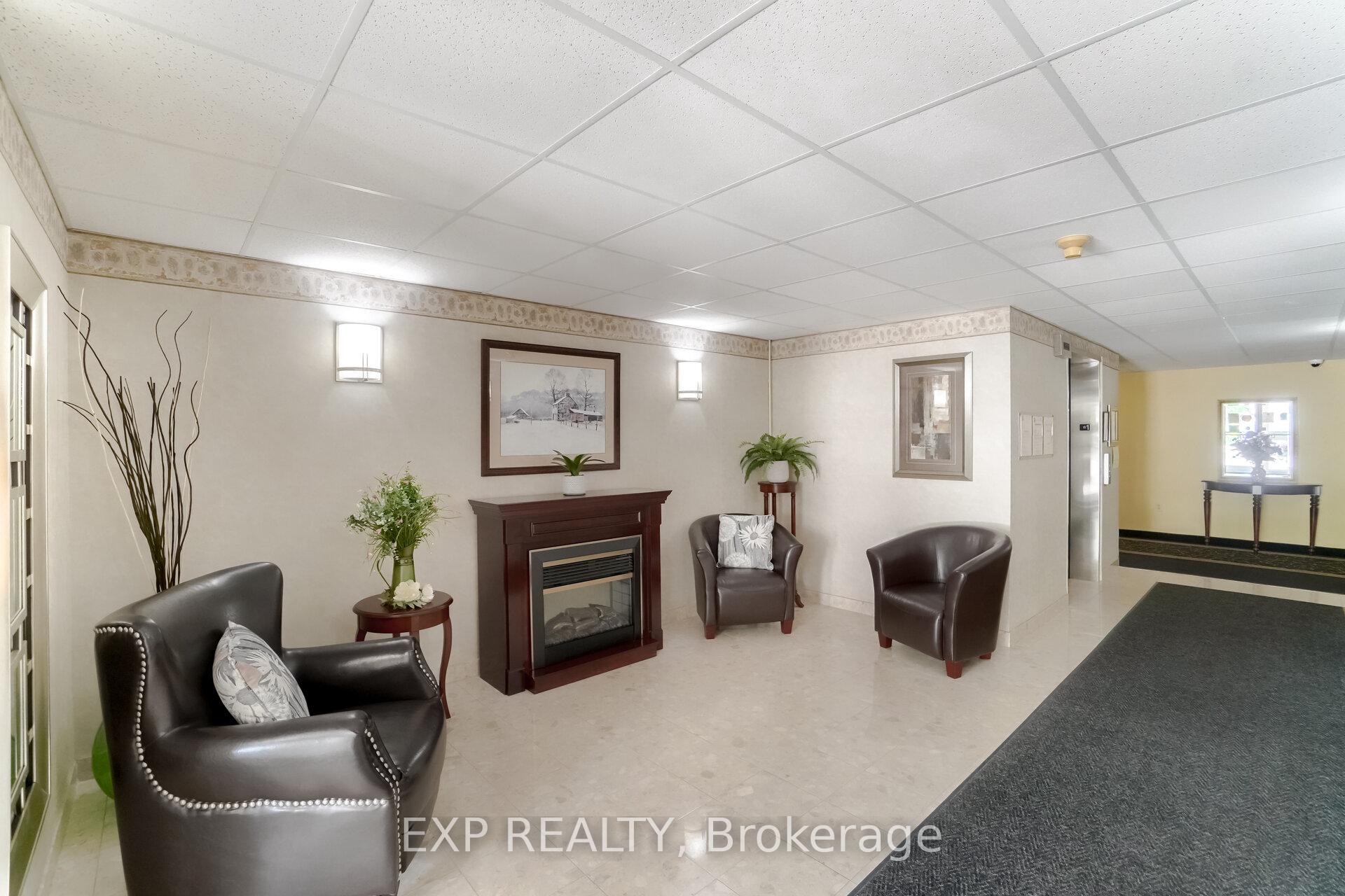 2 Bedrooms Condo at 216 Plains, Burlington For sale