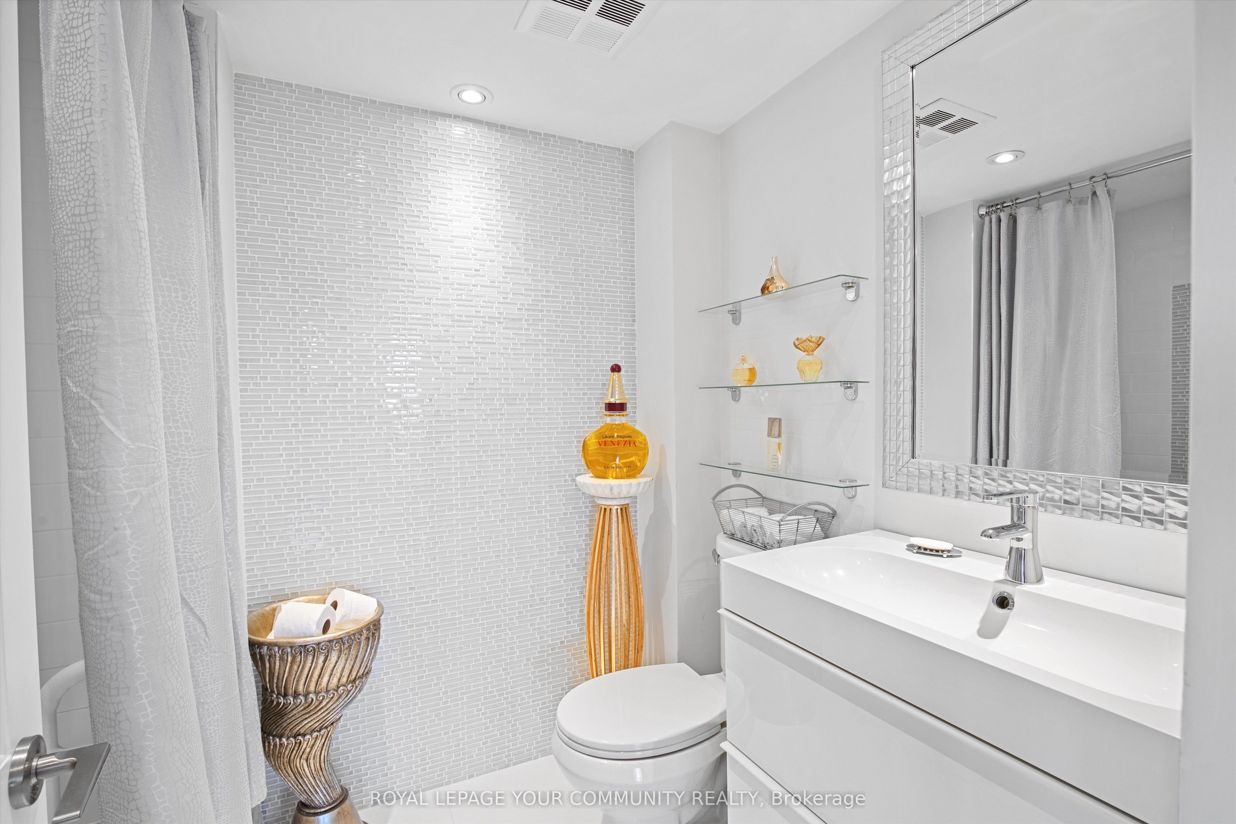 7420 Bathurst Street, #503