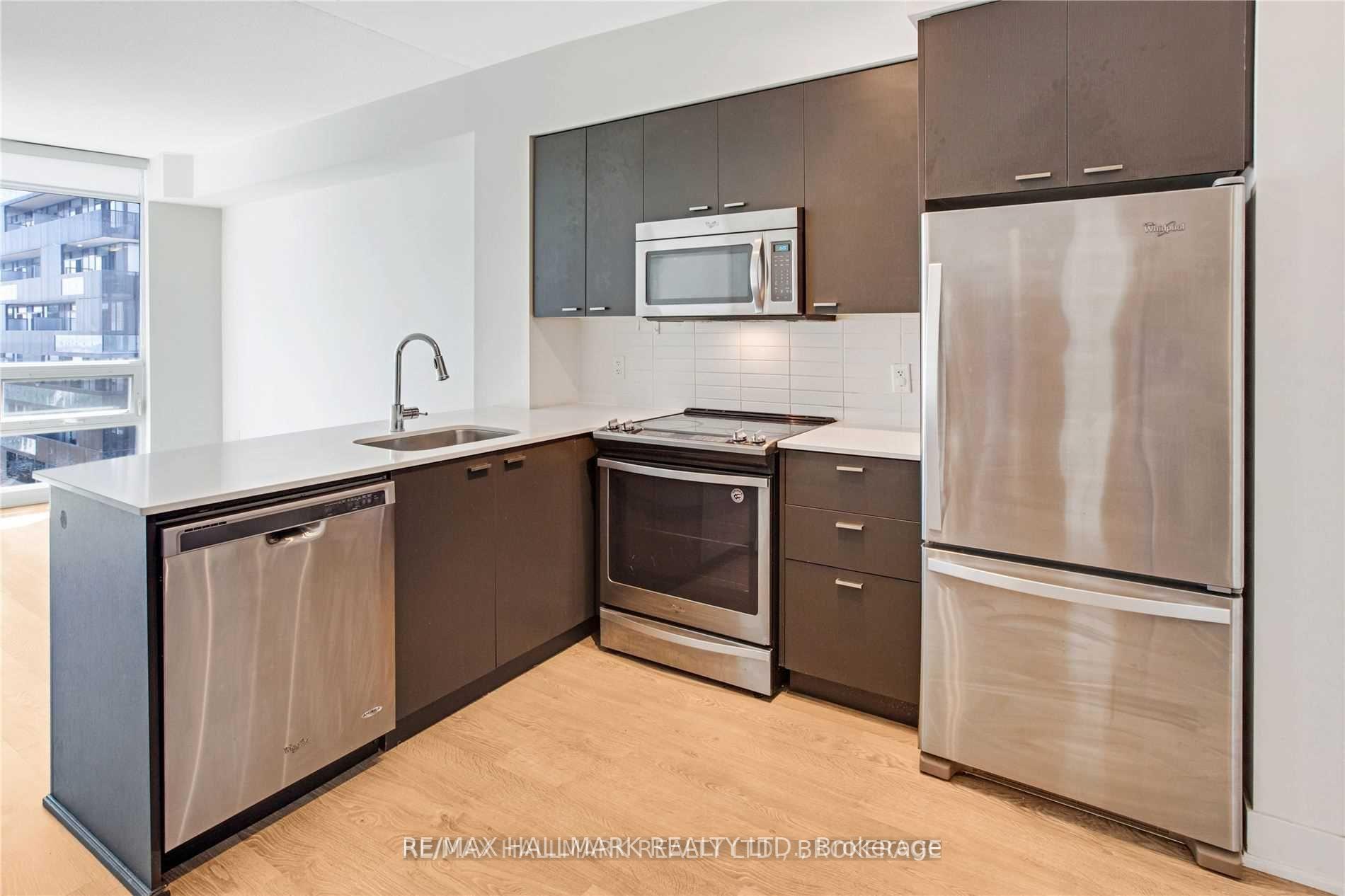 2 Bedrooms Condo at 30 Roehampton,  Toronto For sale