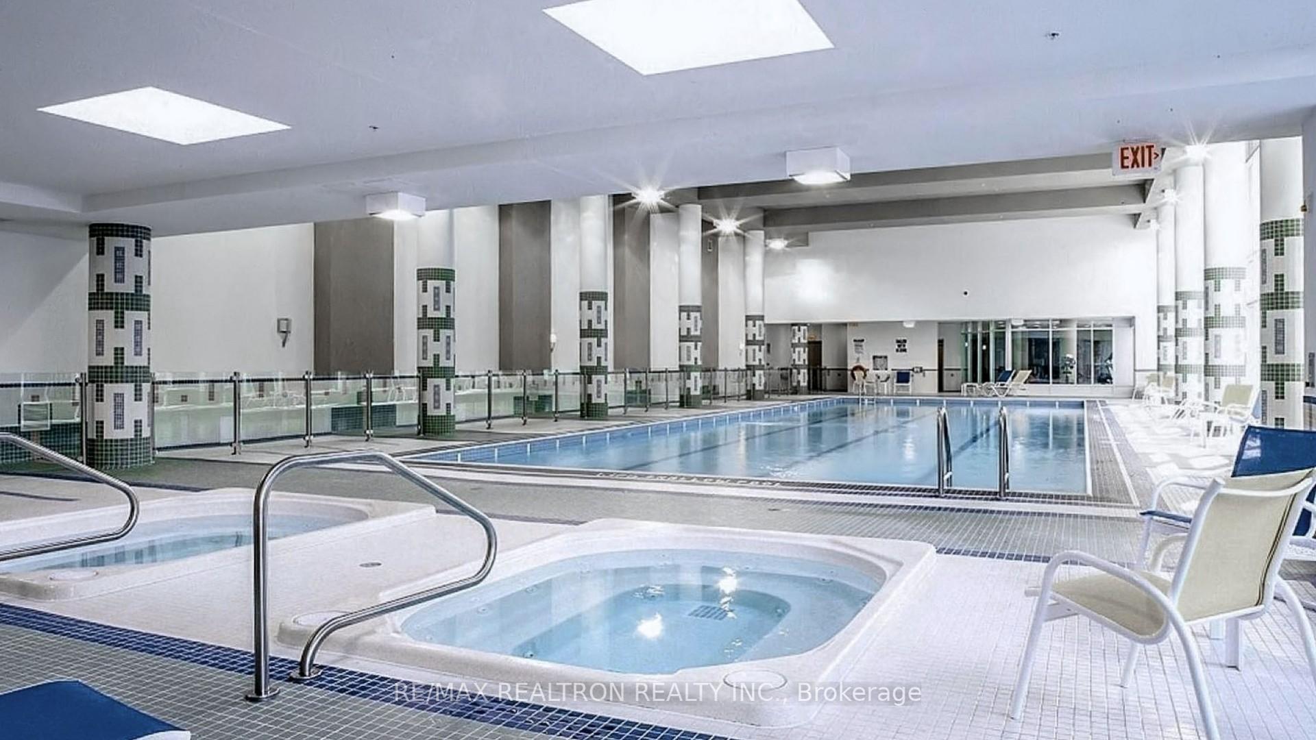 1 Bedroom Condo at 18 Harbour, Toronto For sale