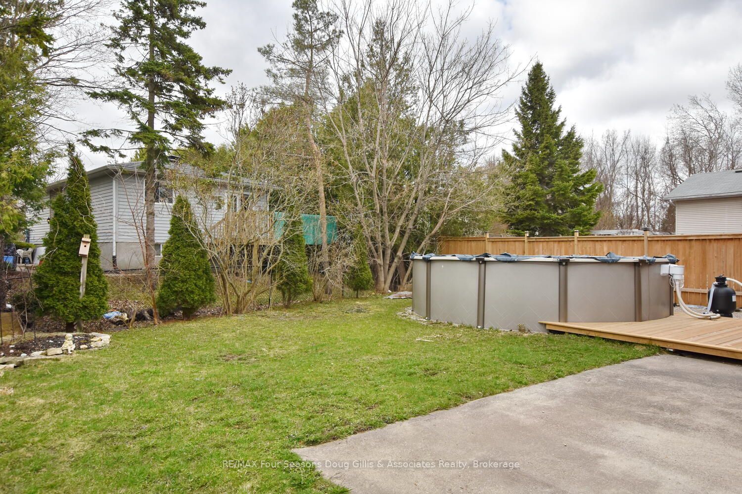 6 Dillon Drive, Collingwood, ON L9Y 4S3