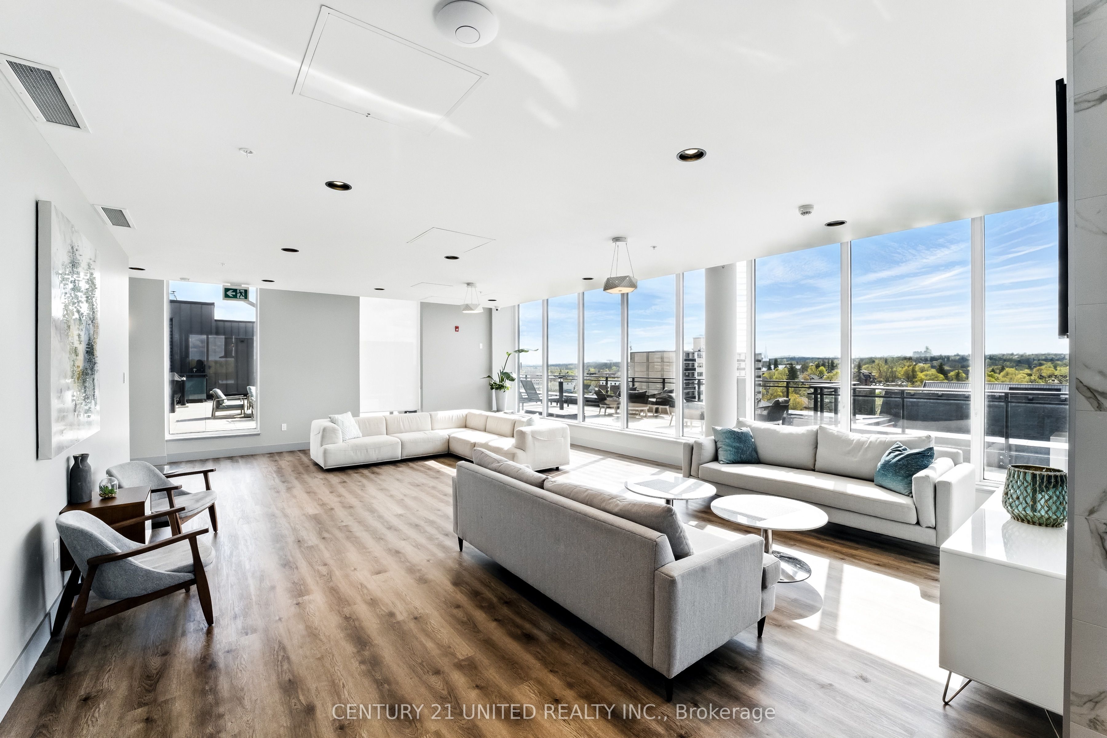 475 George Street N, #201
