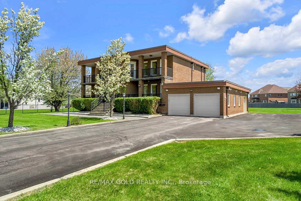 22 Tortoise Court, Brampton, ON L6P 0A1