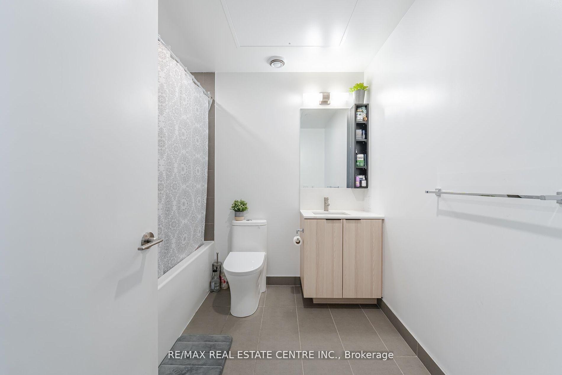 2 Bedrooms Condo at 55 Mercer,  Toronto For sale