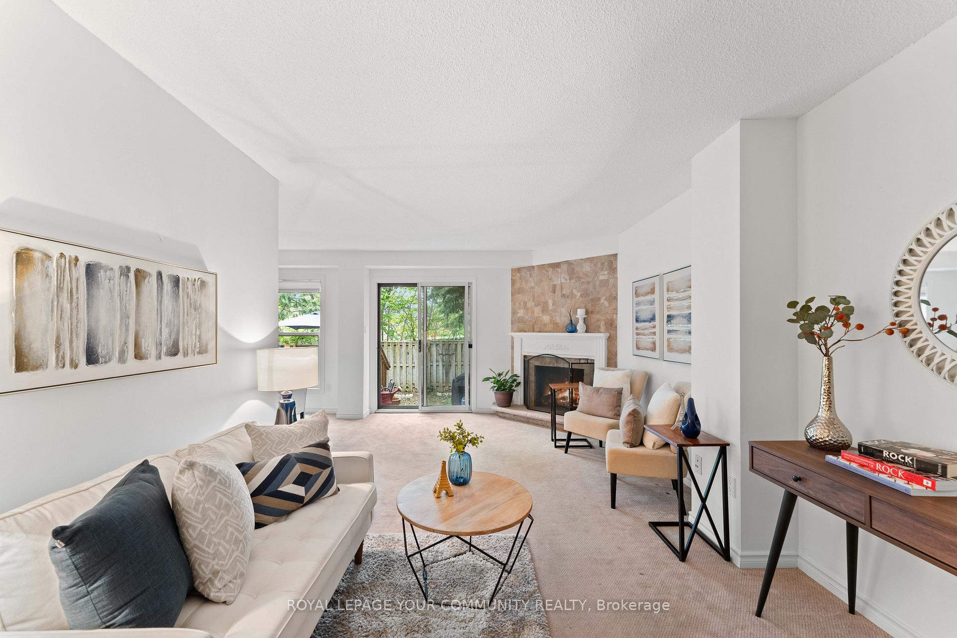 6 Bedrooms Condo at 2655 Gananoque, Mississauga For sale