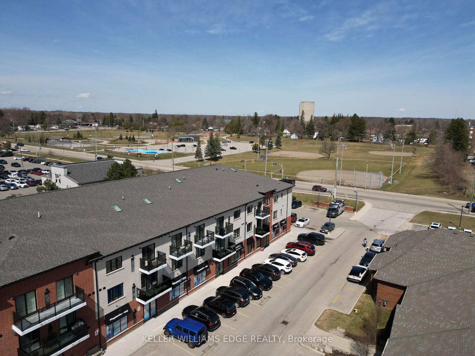 2 Bedrooms Condo at 170 Rockhaven,  Hamilton For sale