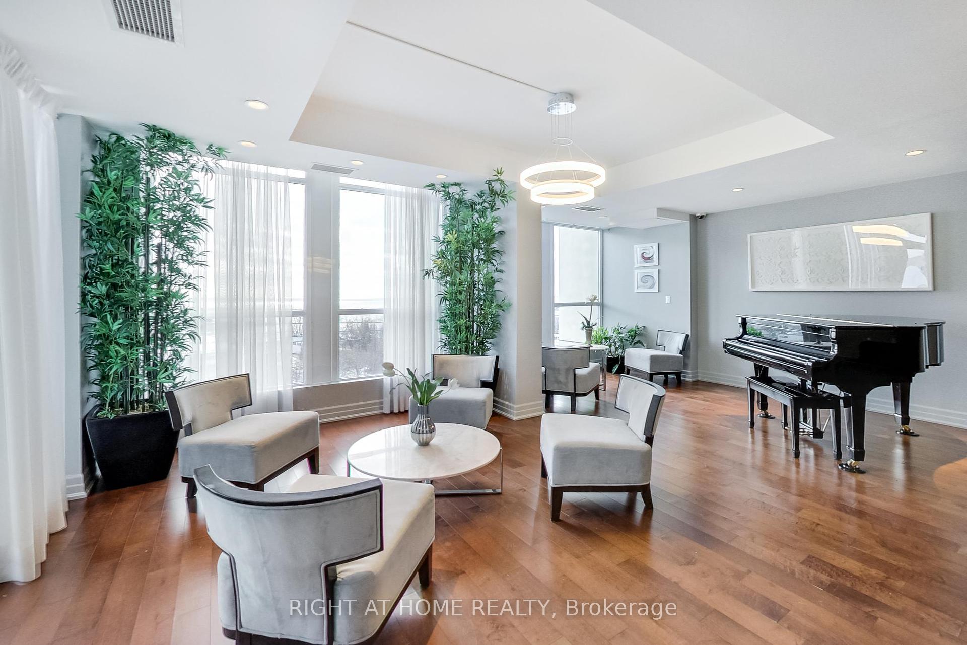 2 Bedrooms Condo at 628 Fleet, Toronto For sale