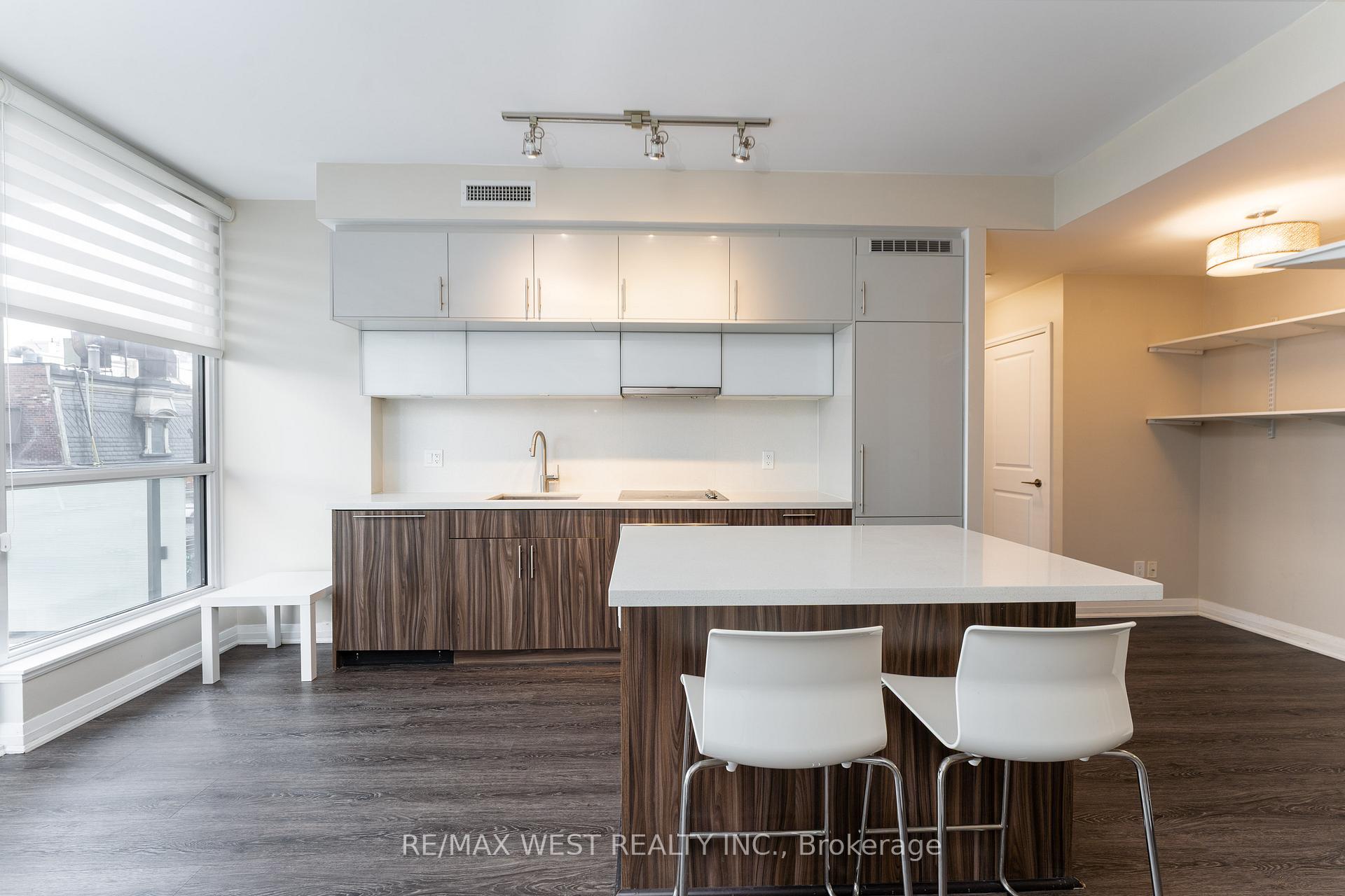 2 Bedrooms Condo at 8 Mercer, Toronto For sale