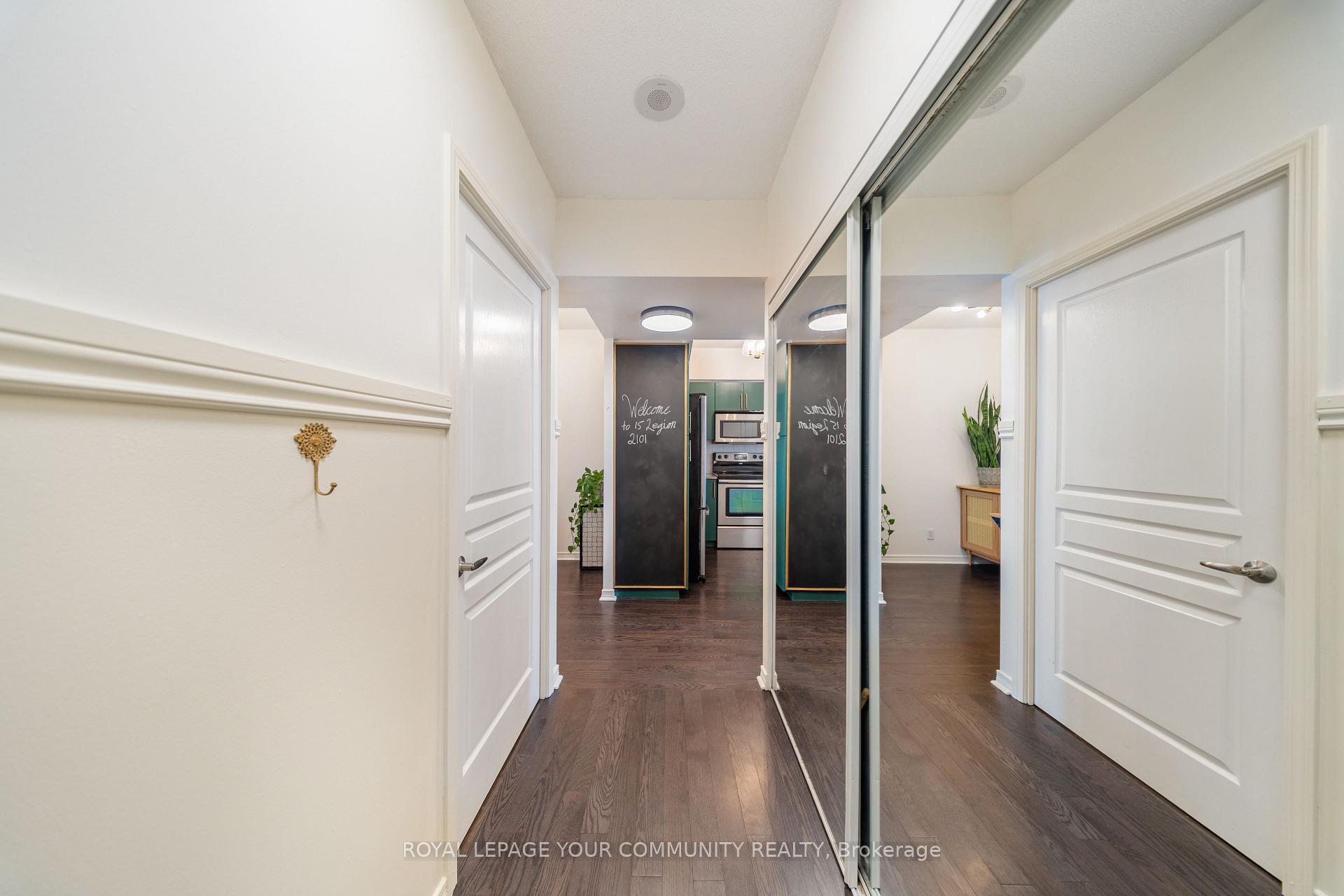 2 Bedrooms Condo at 15 Legion, Toronto For sale