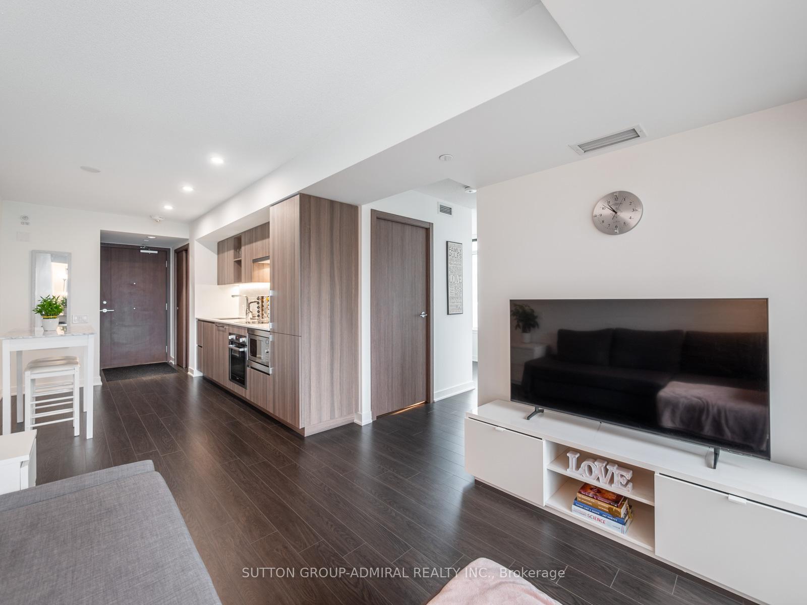 2 Bedrooms Condo at 19 Bathurst, Toronto For sale