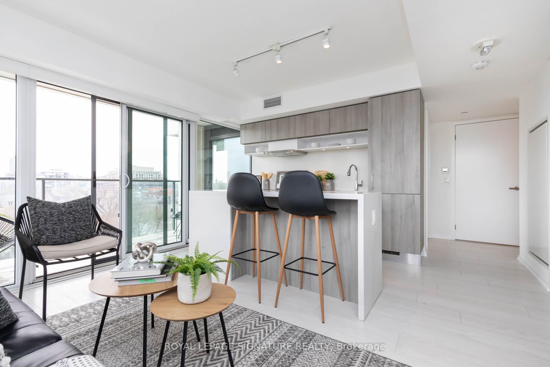2 Bedrooms Condo at 8 Hillsdale, Toronto For sale