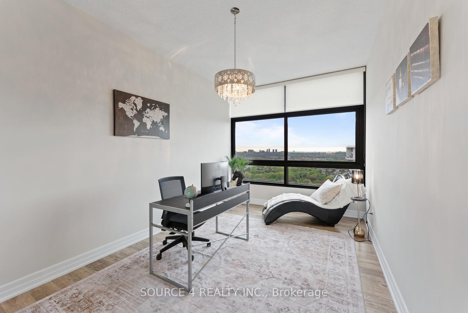 4 Bedrooms Condo at 1300 Bloor, Mississauga For sale
