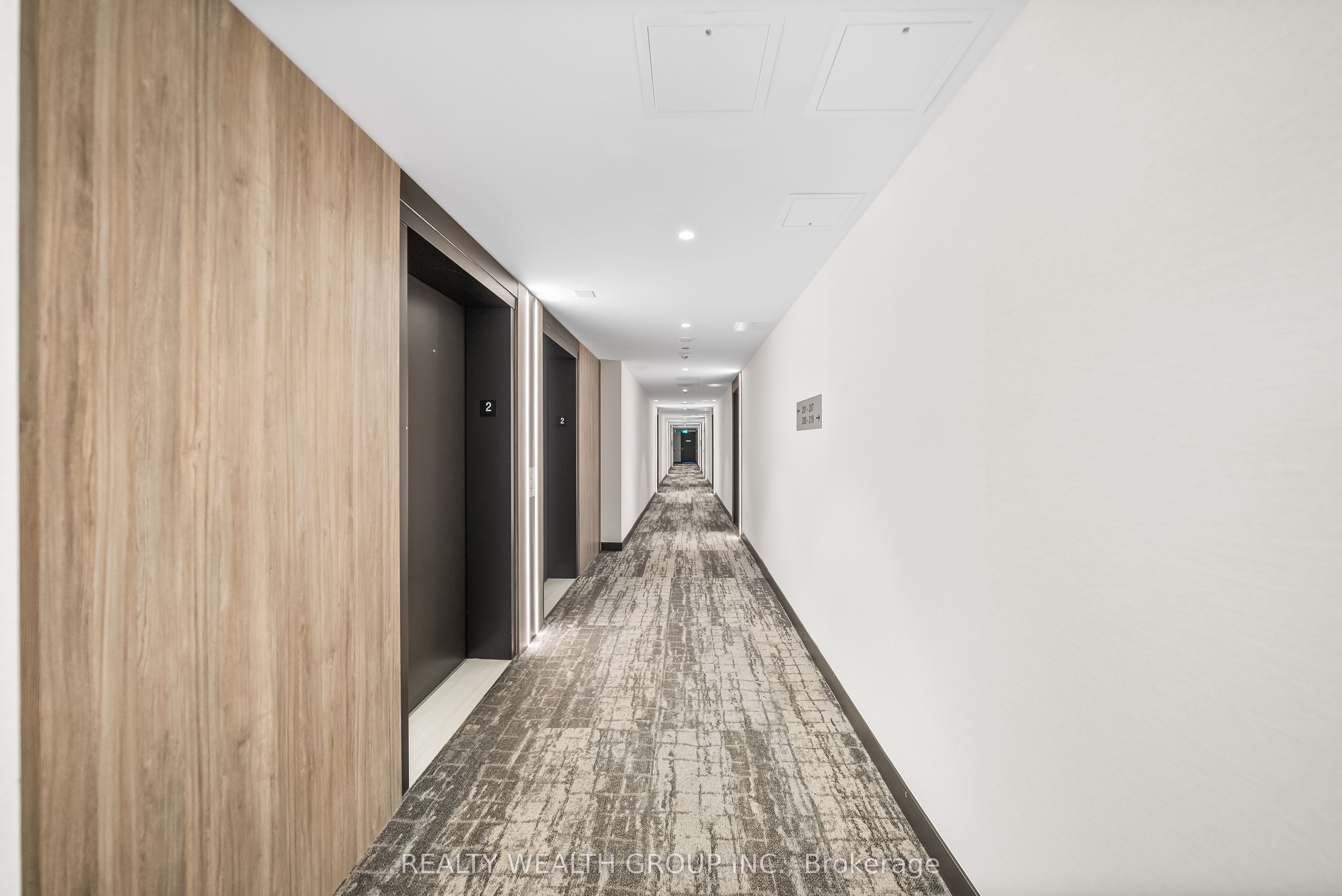 215 LAKESHORE Road W, #208