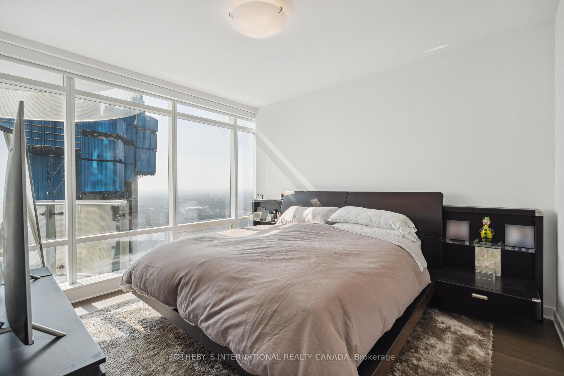 3 Bedrooms Condo at 1 Bloor,  Toronto For sale
