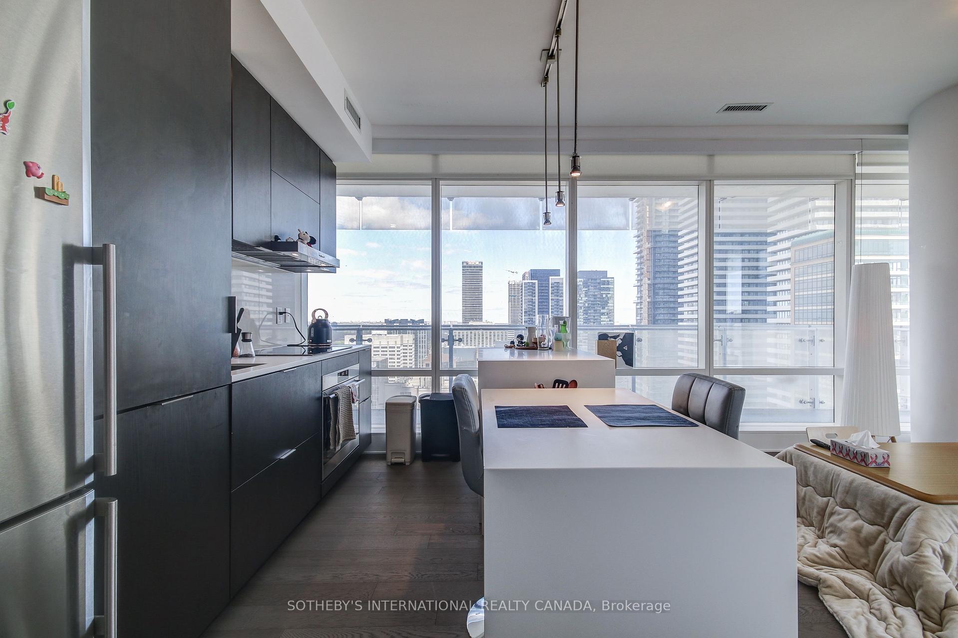 2 Bedrooms Condo at 1 Bloor, Toronto For sale