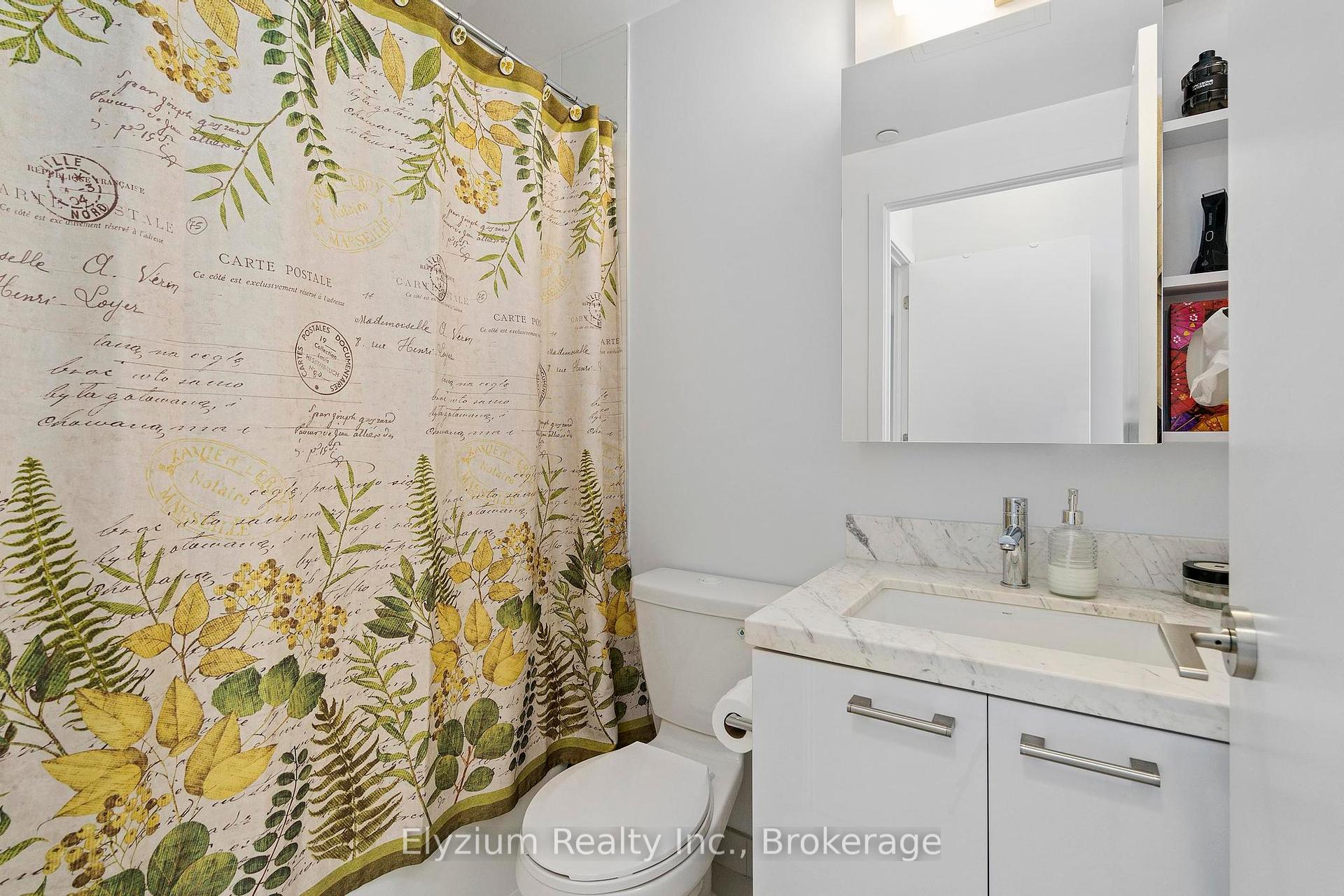 2 Bedrooms Condo at 2221 Yonge, Toronto For sale