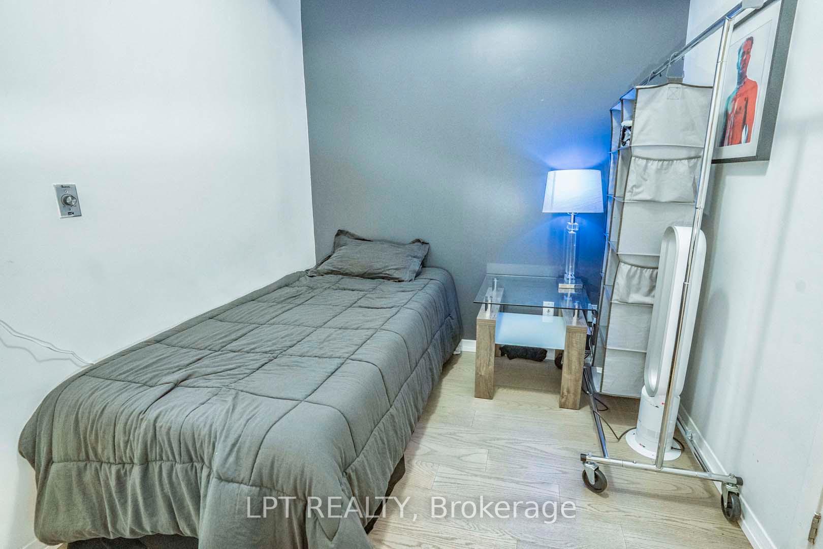 2 Bedrooms Condo at 215 Fort York, Toronto For sale