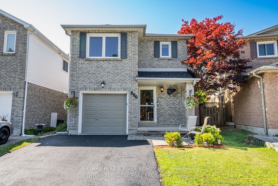 880 Castlegrove