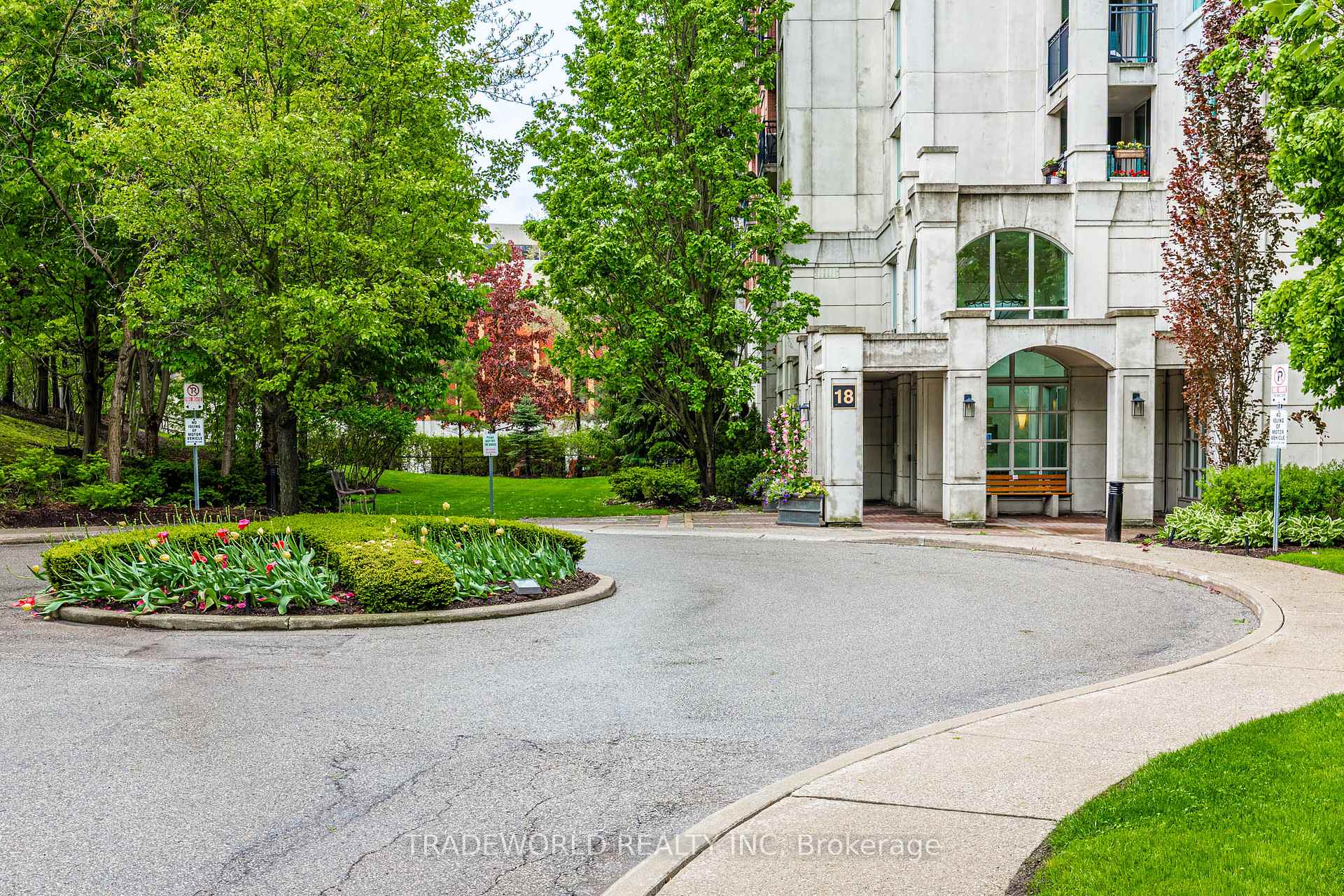 2 Bedrooms Condo at 18 William Carson, Toronto For sale