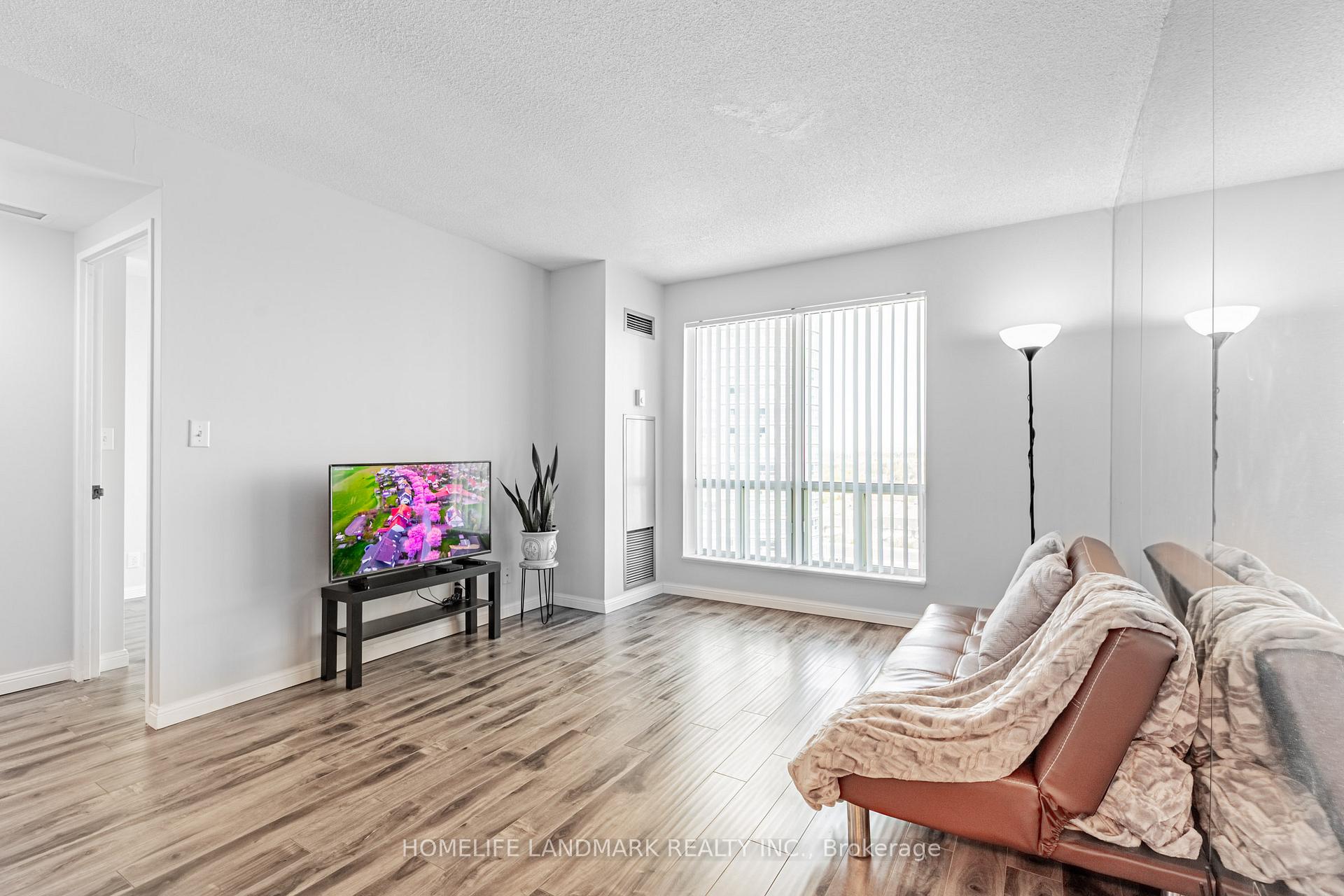 2 Bedrooms Condo at 1 Lee Centre, Toronto For sale