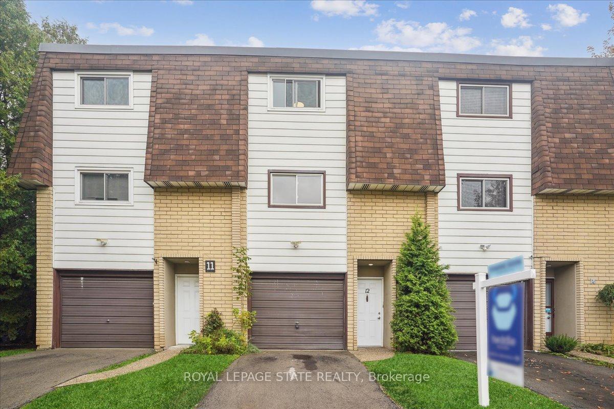 3 Bedrooms Condo at 36 Greendale,  Hamilton For sale