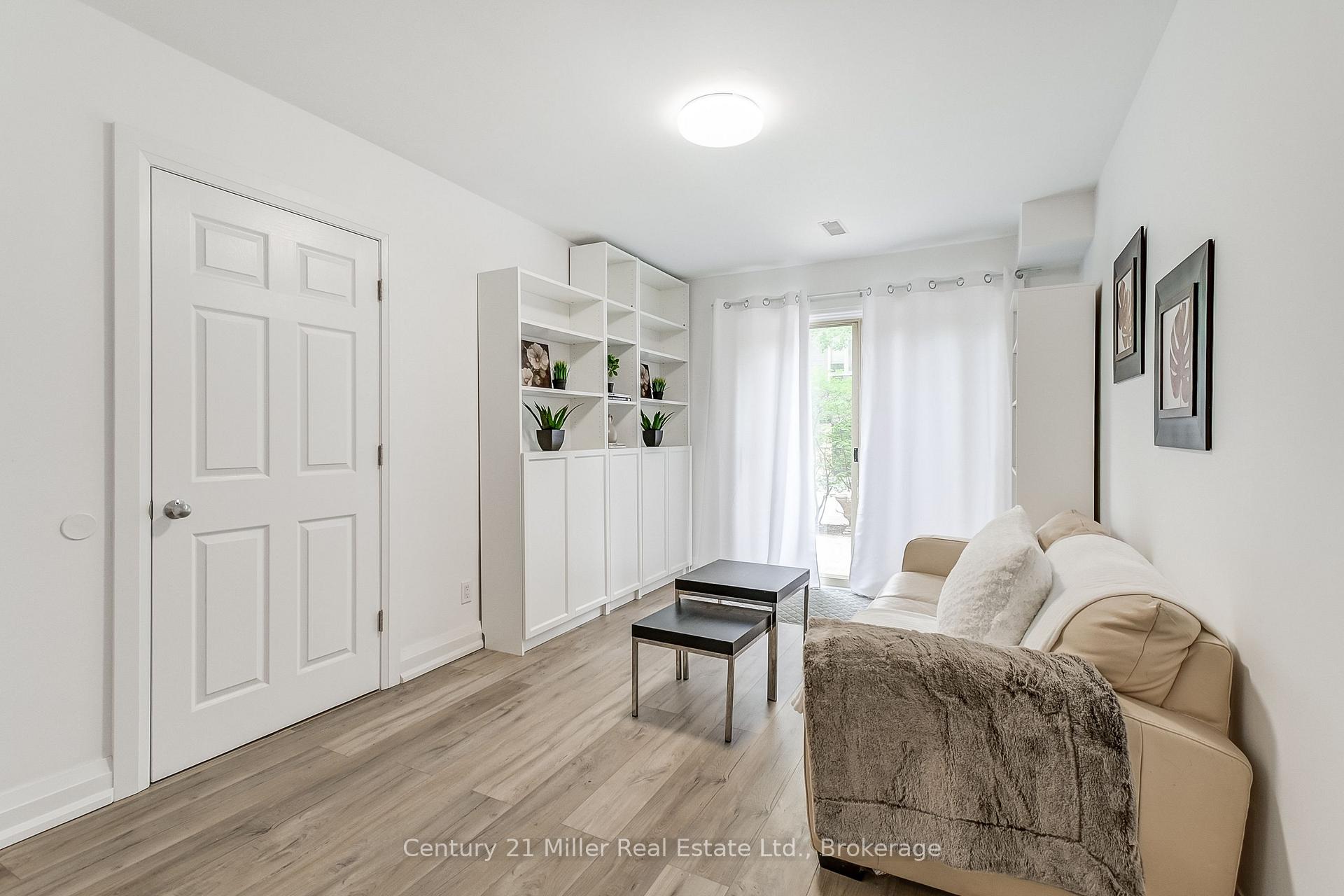 3 Bedrooms Condo at 1120 Queens, Oakville For sale