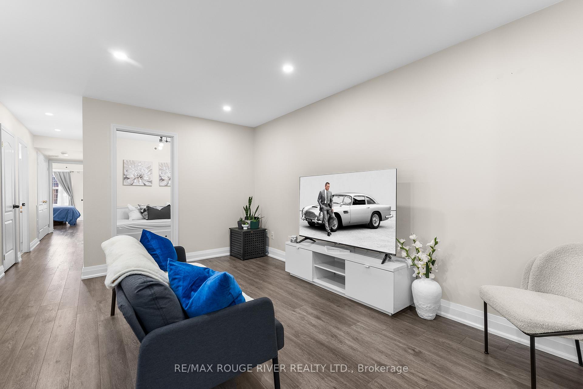 3 Bedrooms Condo at 25 Strangford, Toronto For sale