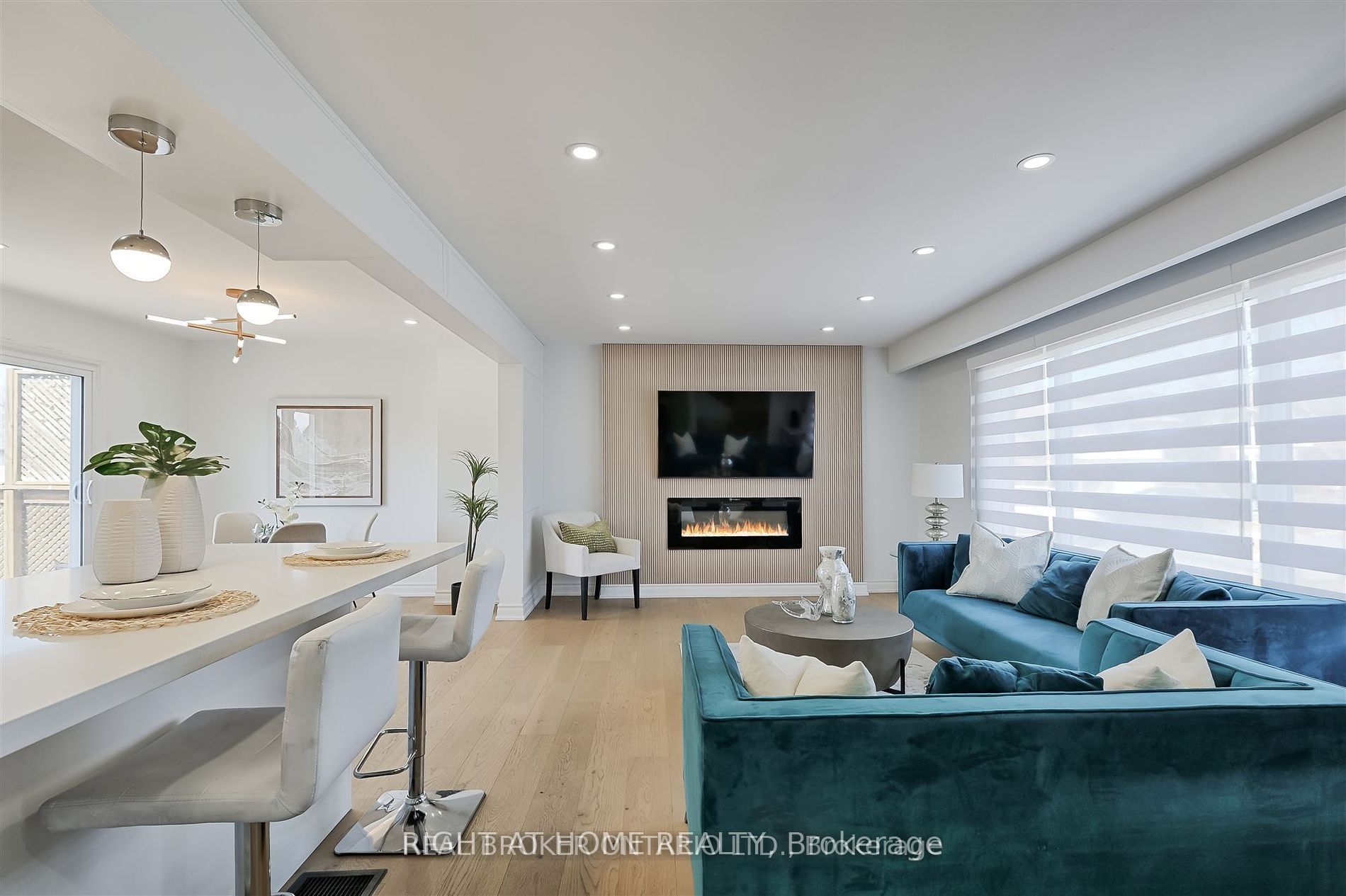 UPPER-778 Ashley Court