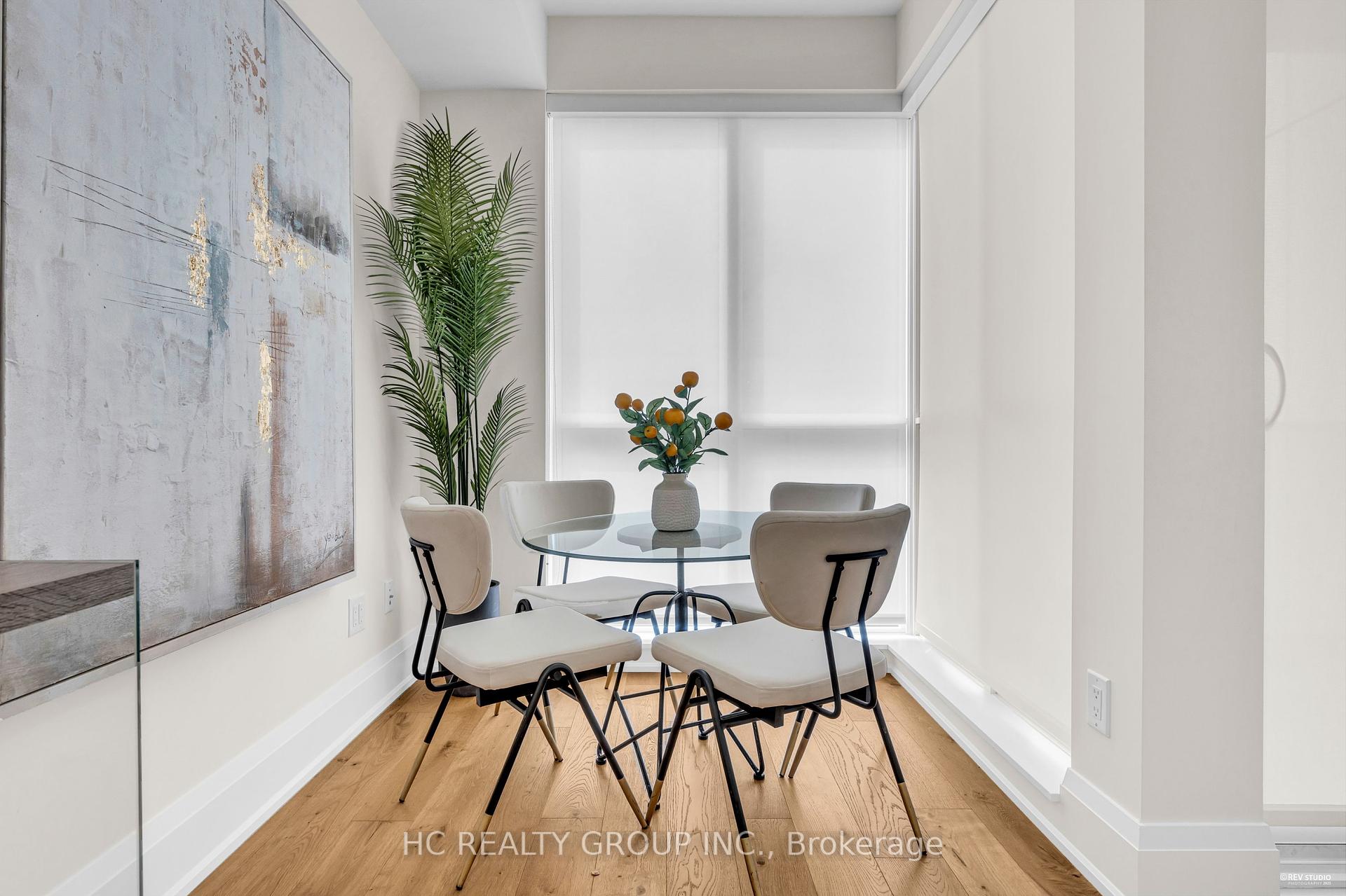 2 Bedrooms Condo at 88 Cumberland,  Toronto For sale