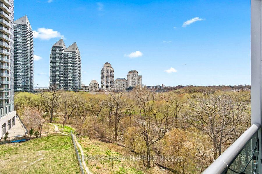 2 Bedrooms Condo at 88 Park Lawn, Toronto For sale