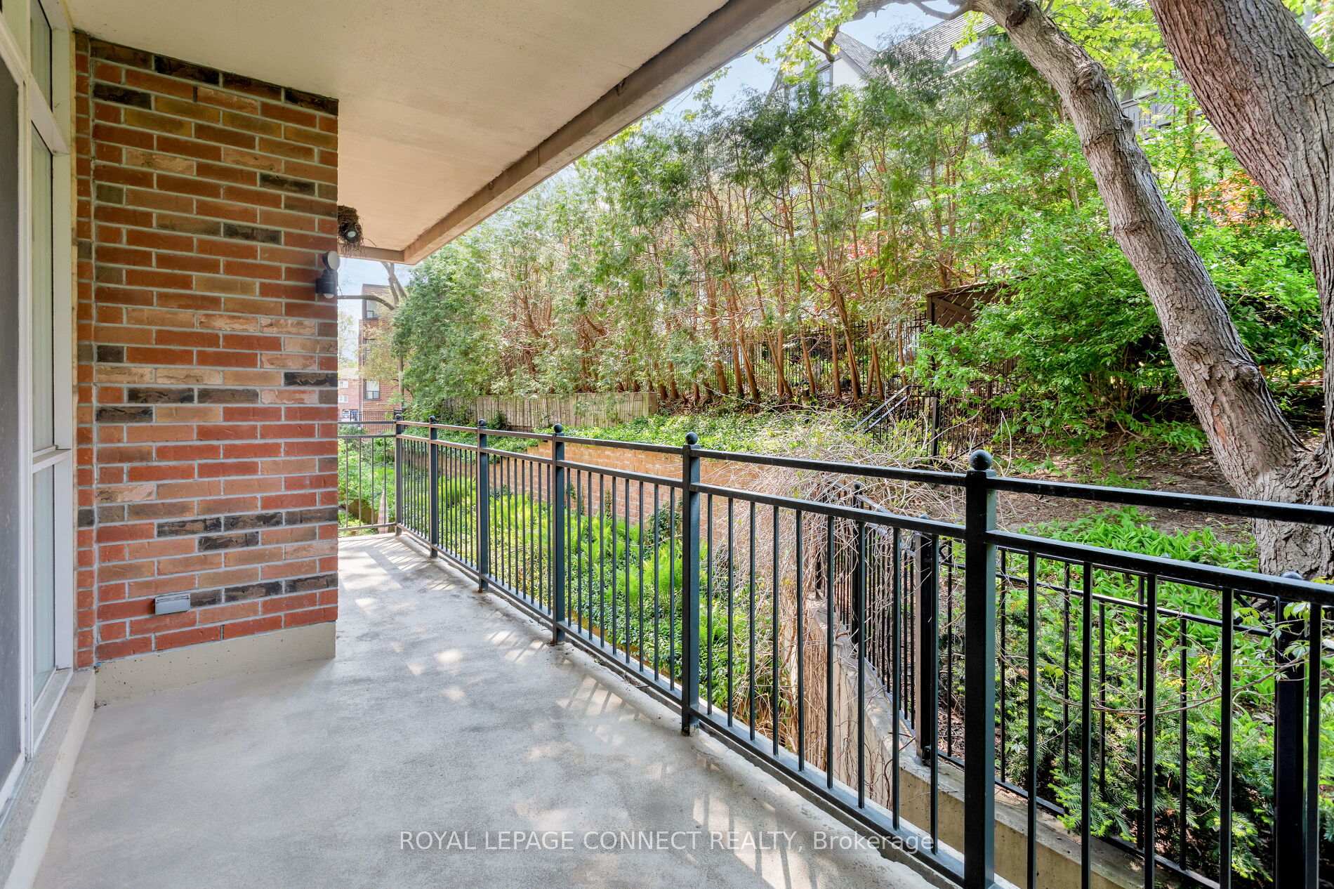 3 Bedrooms Condo at 12 Old Mill,  Toronto For sale