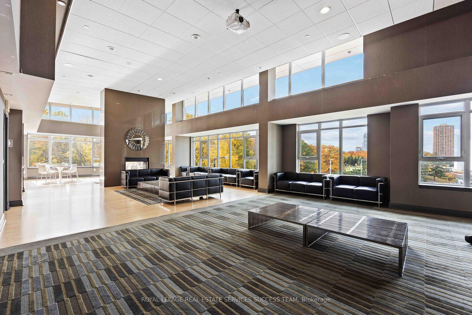 2 Bedrooms Condo at 25 Town Centre,  Toronto For sale