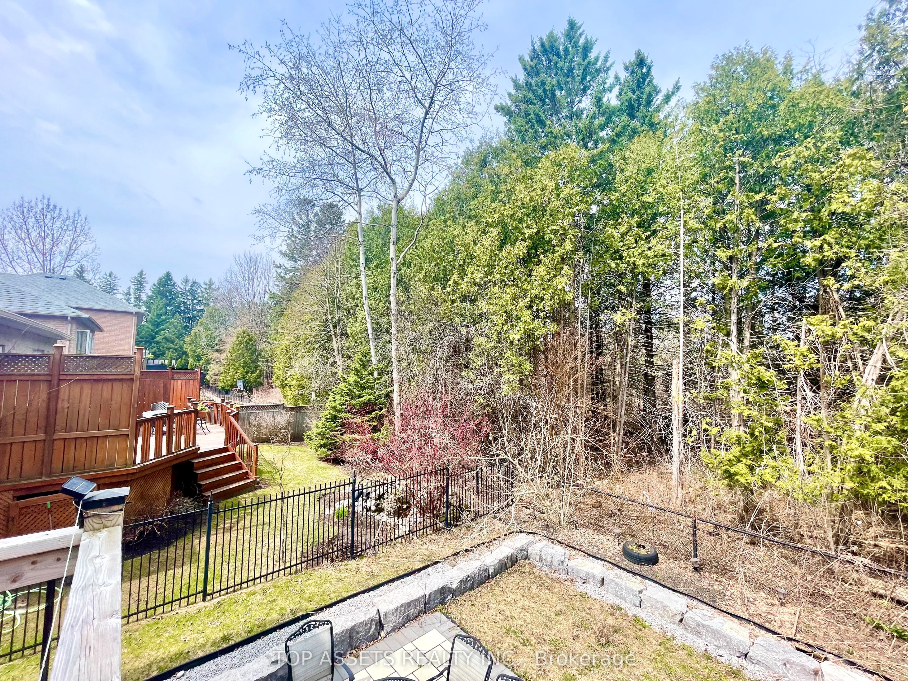 32 Headwater Crescent