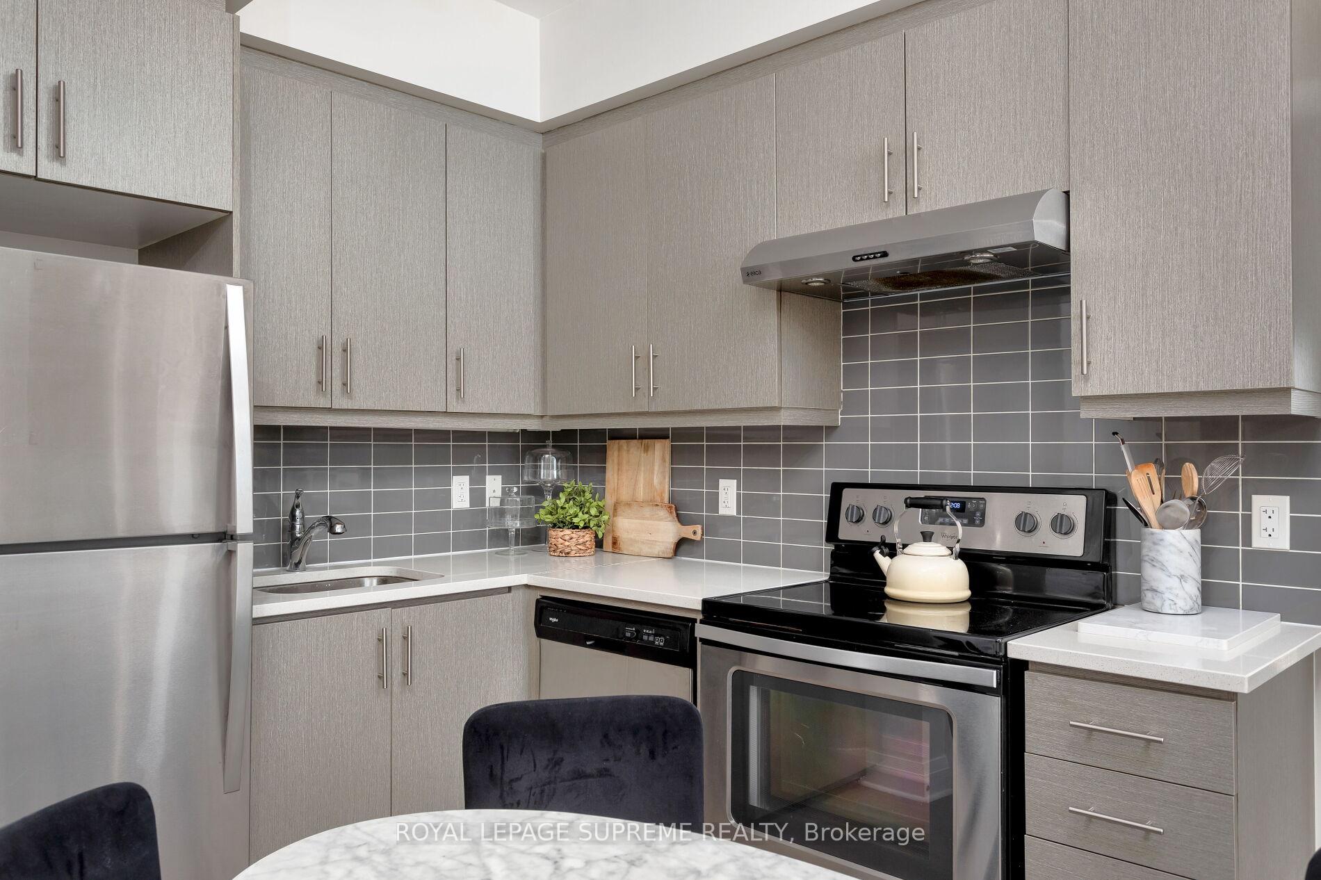 2 Bedrooms Condo at 17 Zorra,  Toronto For sale
