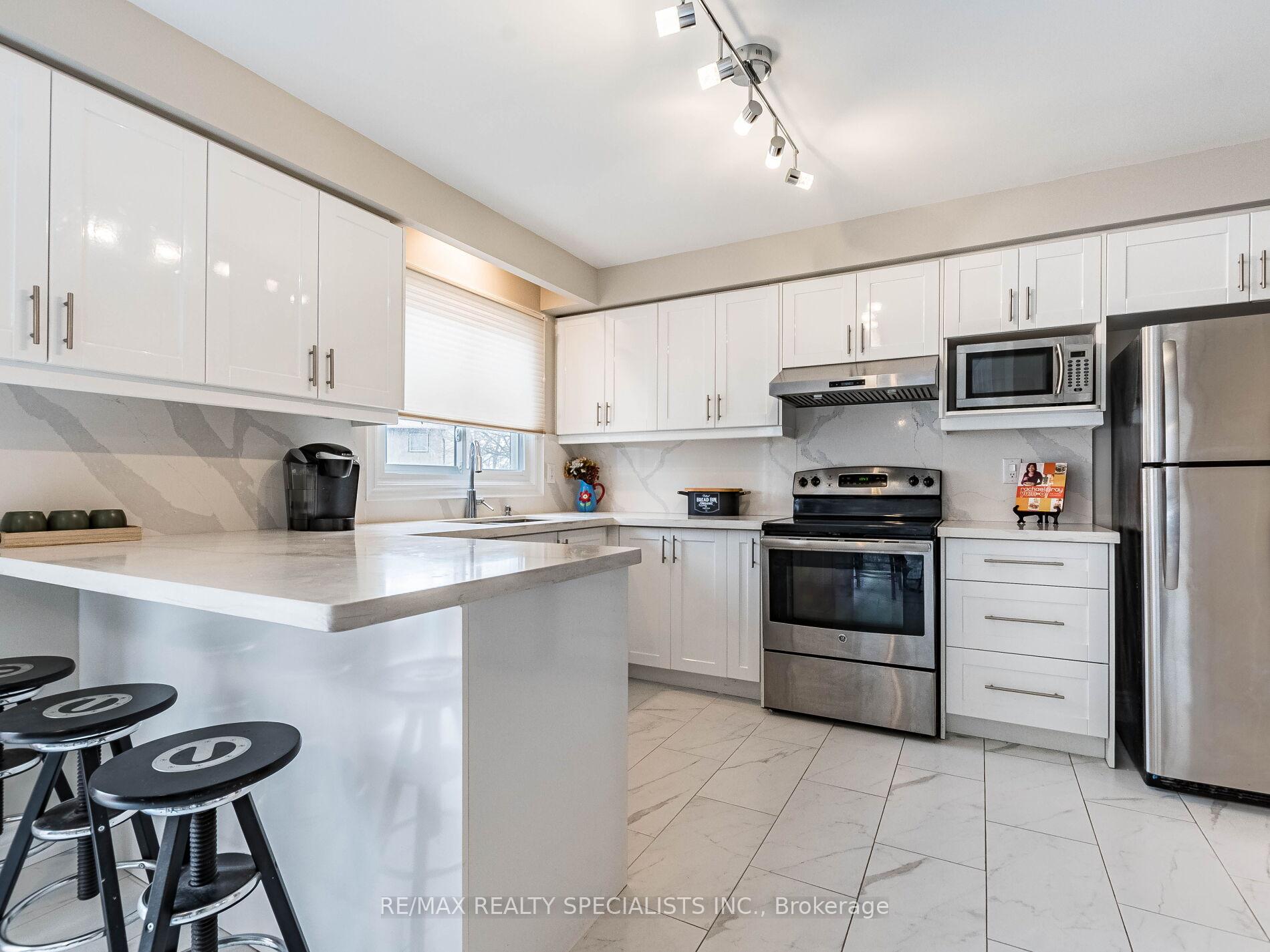 3 Bedrooms Condo at 1764 Rathburn,  Mississauga For sale